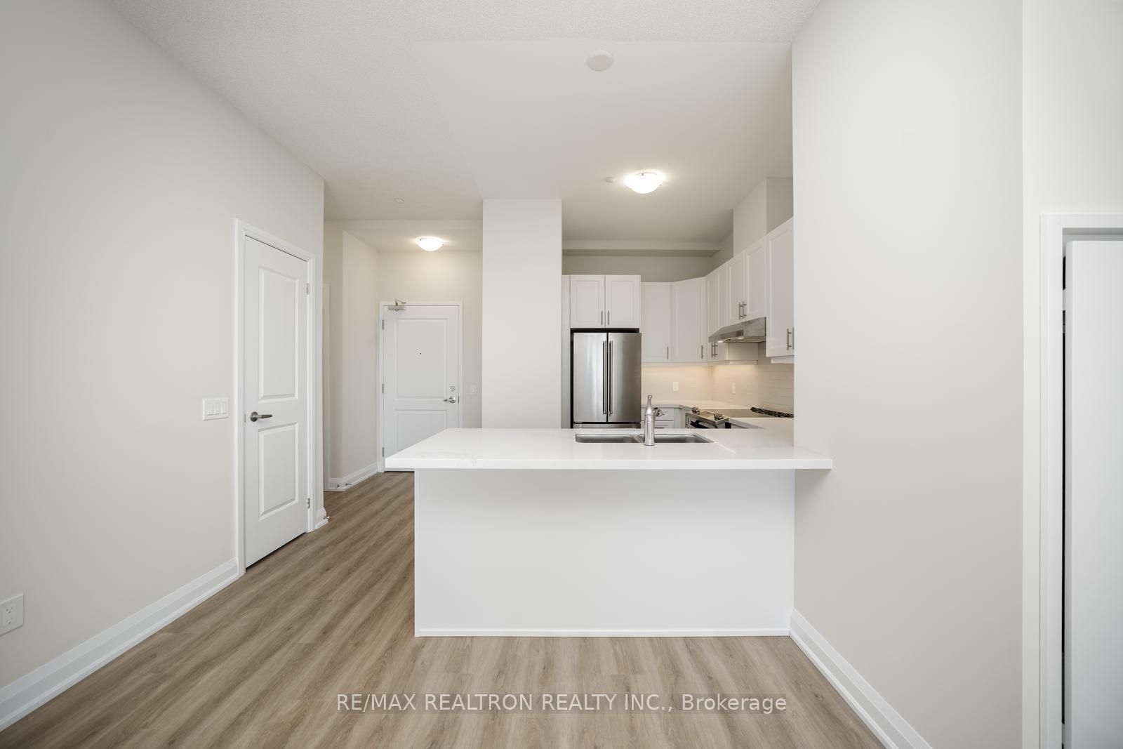 Photo 11 of Unit Ph811, 5917 Main Street, Whitchurch-Stouffville, Stouffville — HOMEH