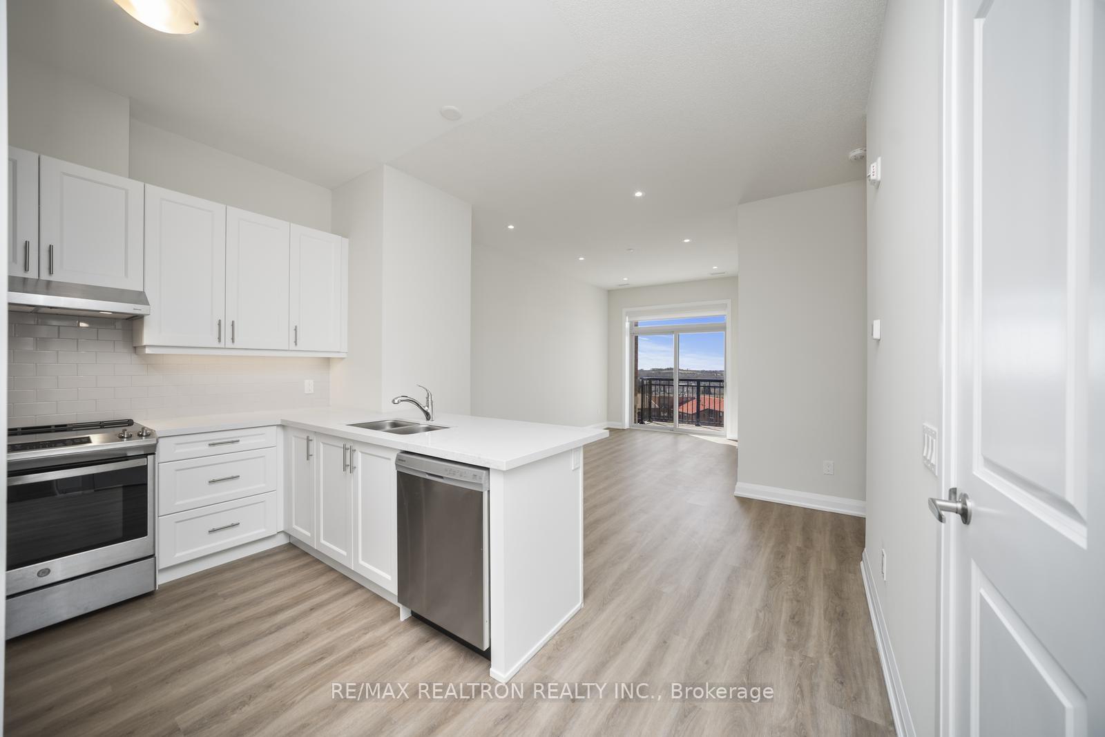 Photo 12 of Unit Ph811, 5917 Main Street, Whitchurch-Stouffville, Stouffville — HOMEH
