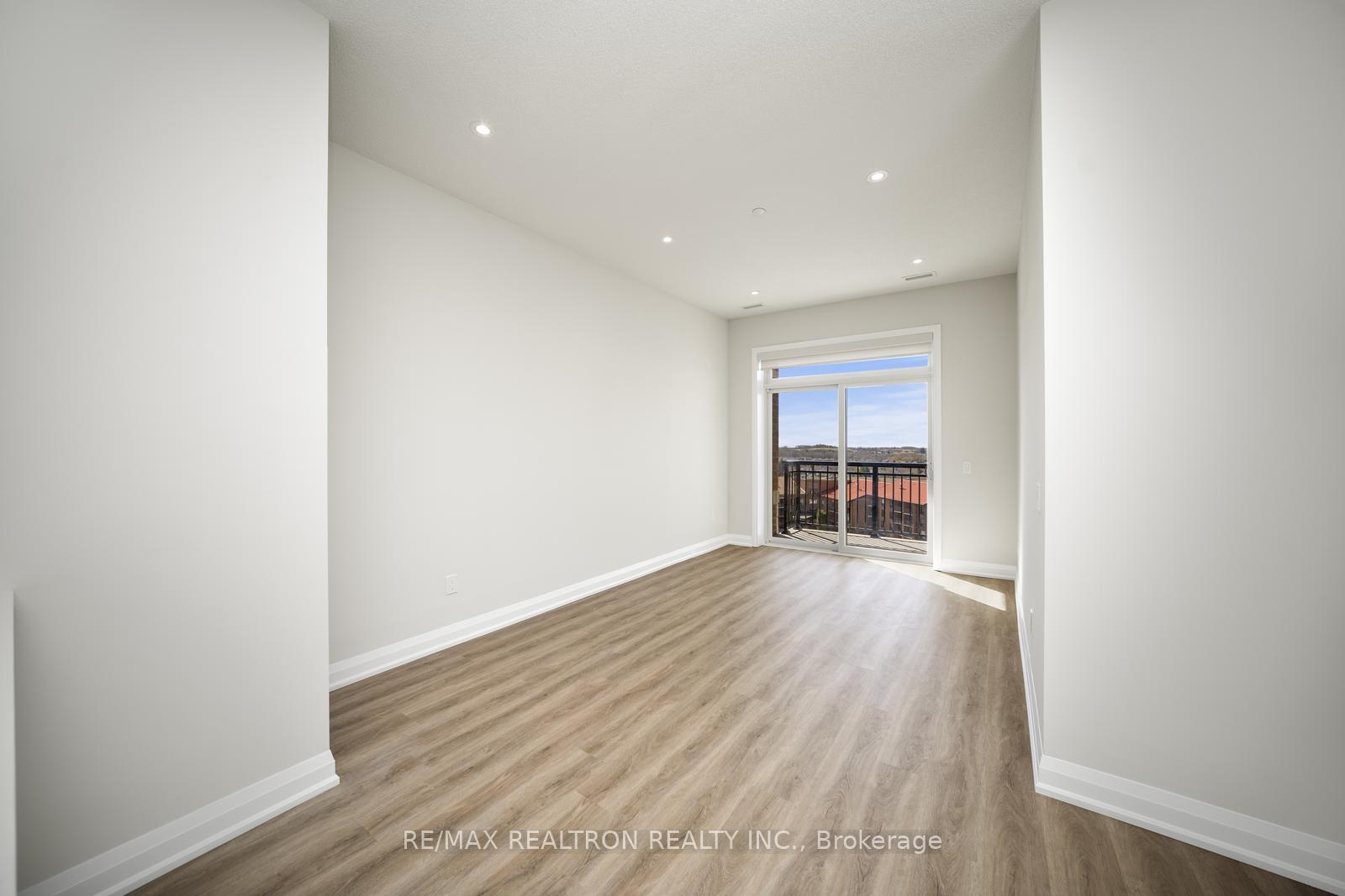 Photo 16 of Unit Ph811, 5917 Main Street, Whitchurch-Stouffville, Stouffville — HOMEH