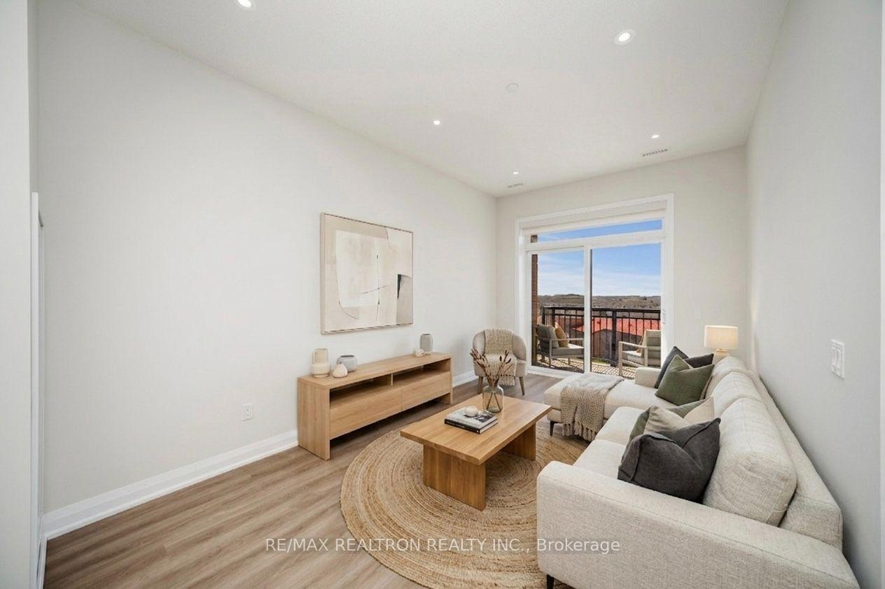 Photo 17 of Unit Ph811, 5917 Main Street, Whitchurch-Stouffville, Stouffville — HOMEH
