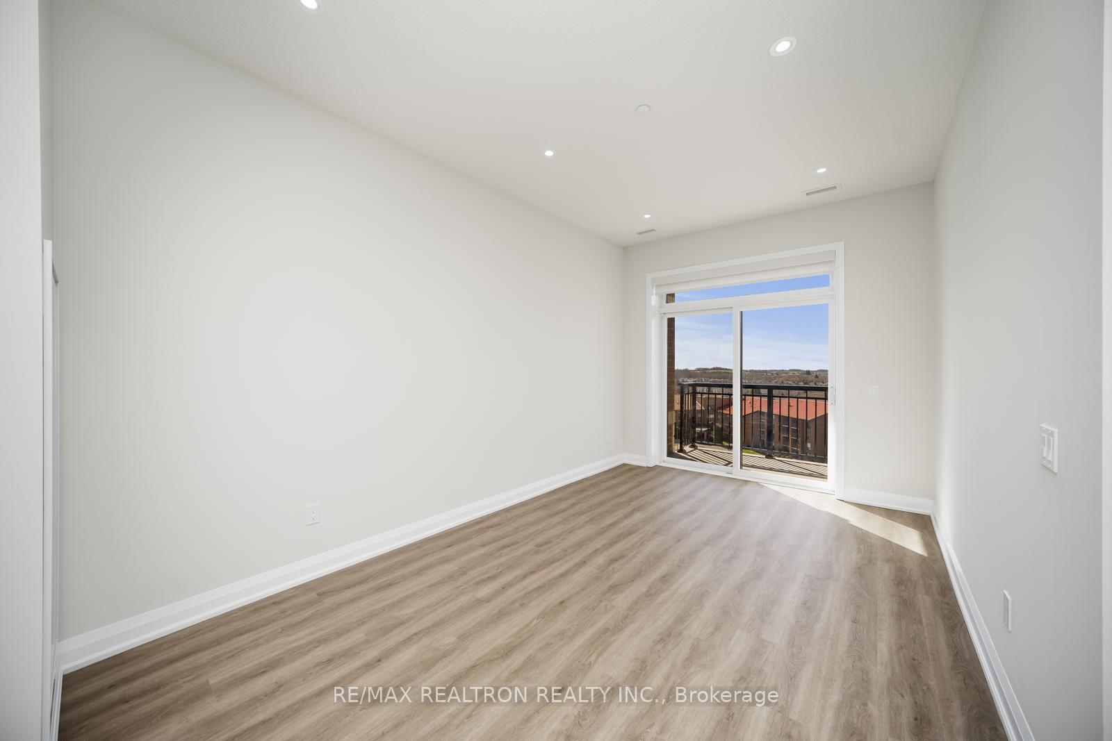 Photo 18 of Unit Ph811, 5917 Main Street, Whitchurch-Stouffville, Stouffville — HOMEH