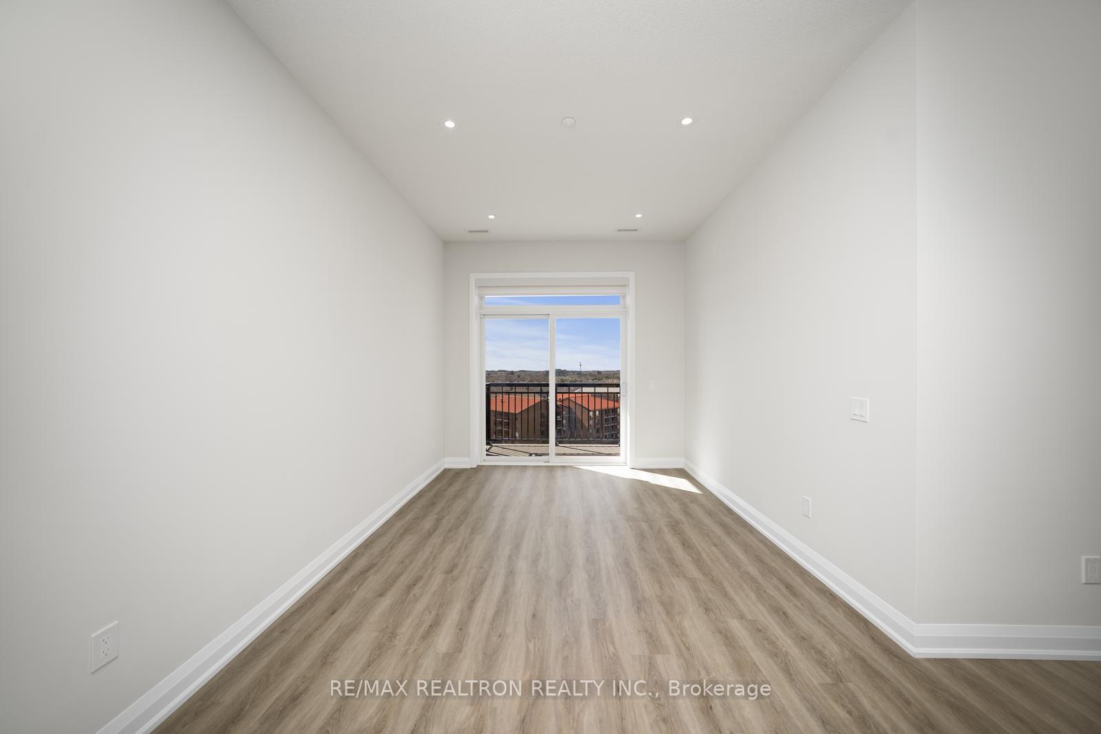 Photo 19 of Unit Ph811, 5917 Main Street, Whitchurch-Stouffville, Stouffville — HOMEH