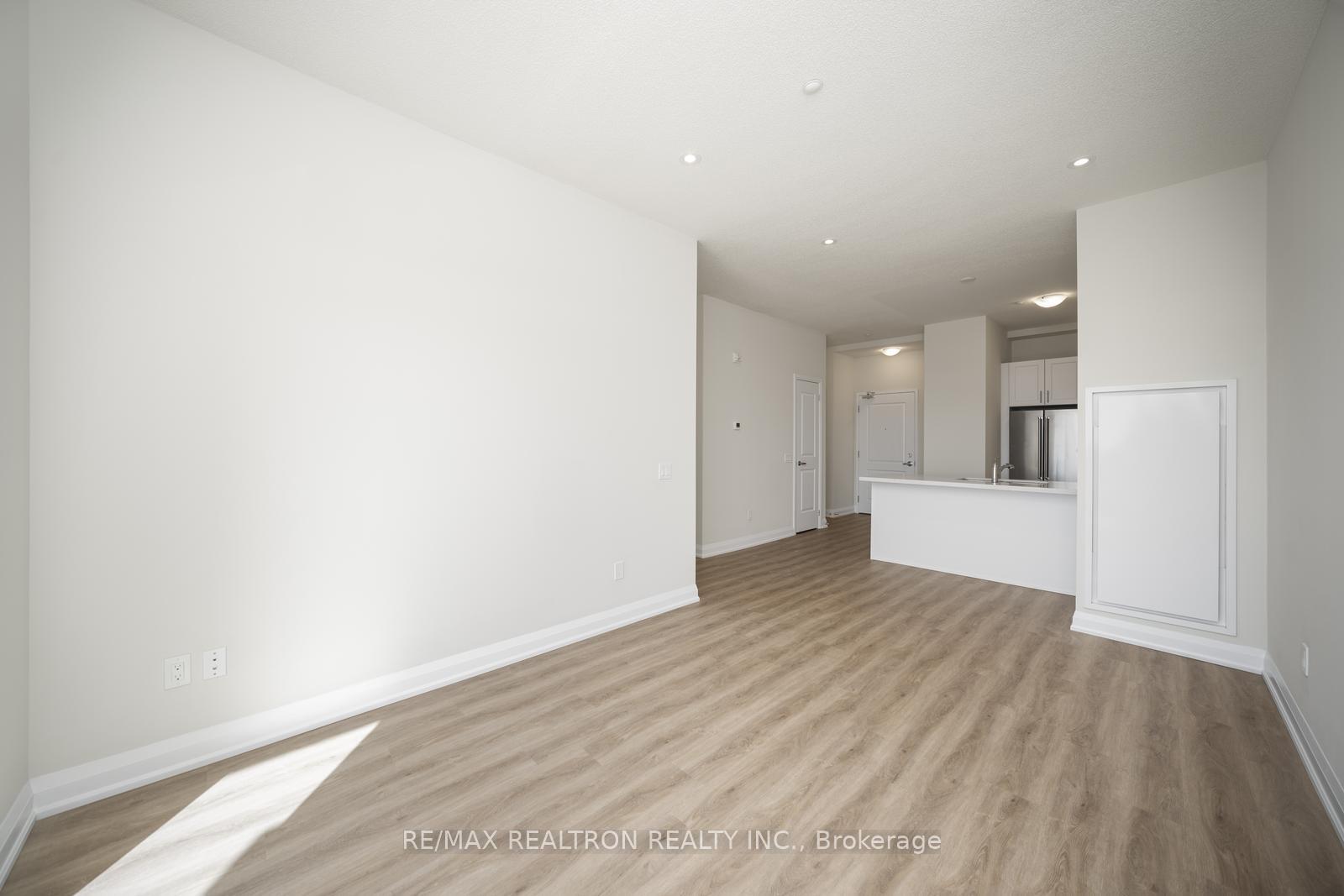 Photo 20 of Unit Ph811, 5917 Main Street, Whitchurch-Stouffville, Stouffville — HOMEH