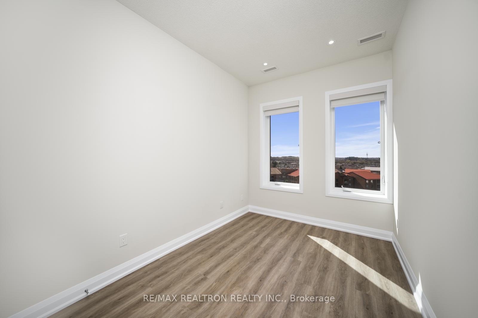 Photo 23 of Unit Ph811, 5917 Main Street, Whitchurch-Stouffville, Stouffville — HOMEH
