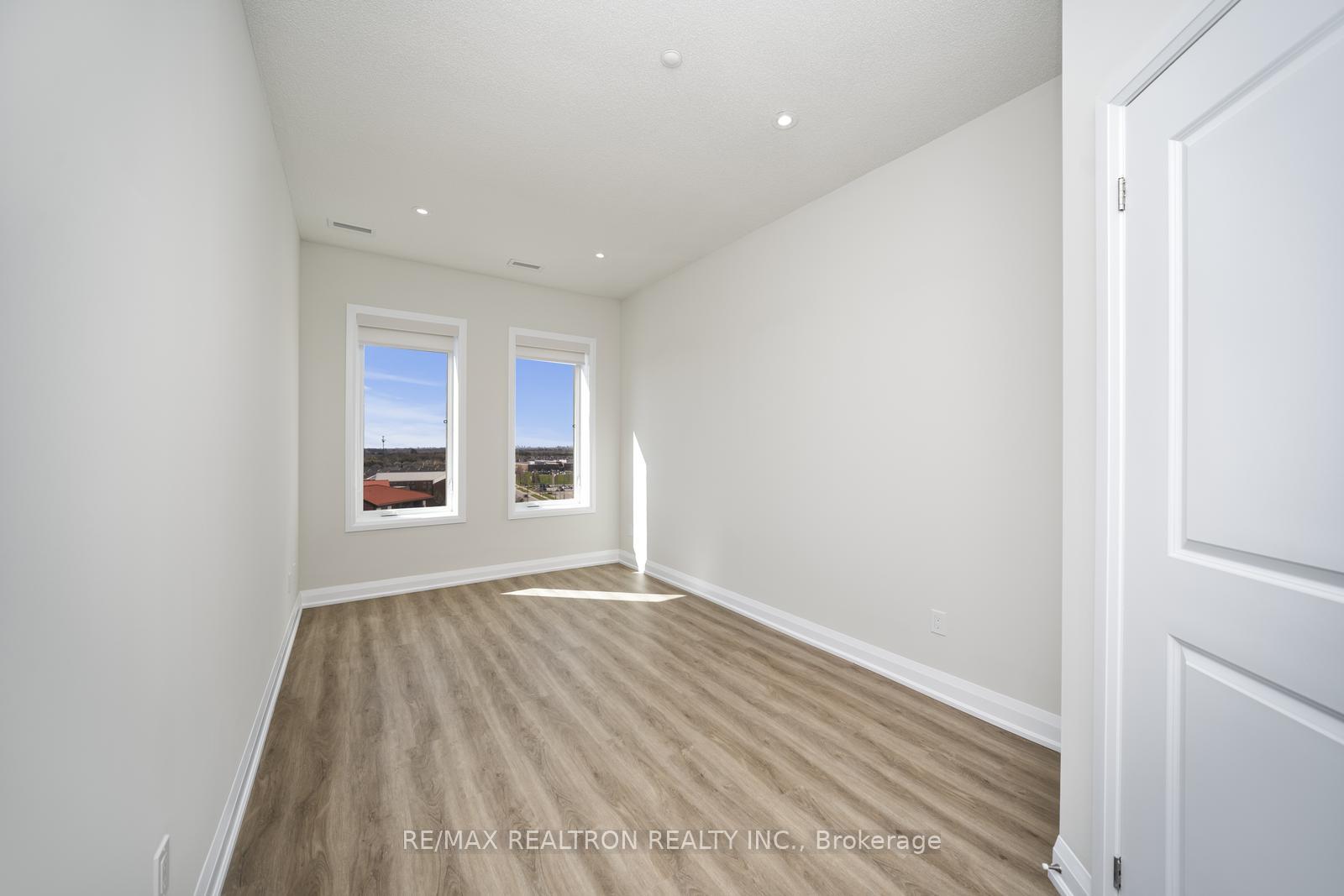 Photo 26 of Unit Ph811, 5917 Main Street, Whitchurch-Stouffville, Stouffville — HOMEH