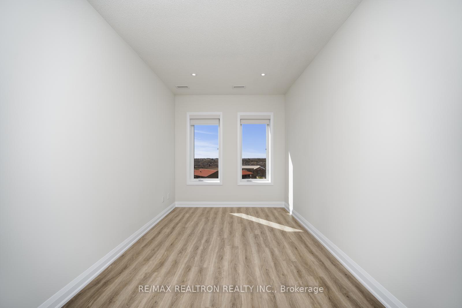 Photo 27 of Unit Ph811, 5917 Main Street, Whitchurch-Stouffville, Stouffville — HOMEH