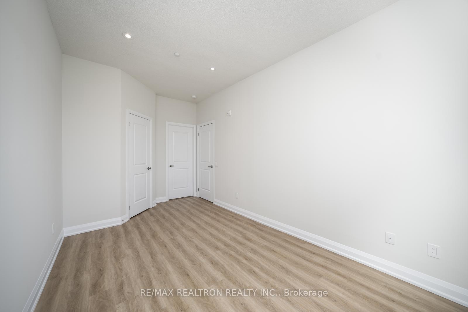 Photo 28 of Unit Ph811, 5917 Main Street, Whitchurch-Stouffville, Stouffville — HOMEH