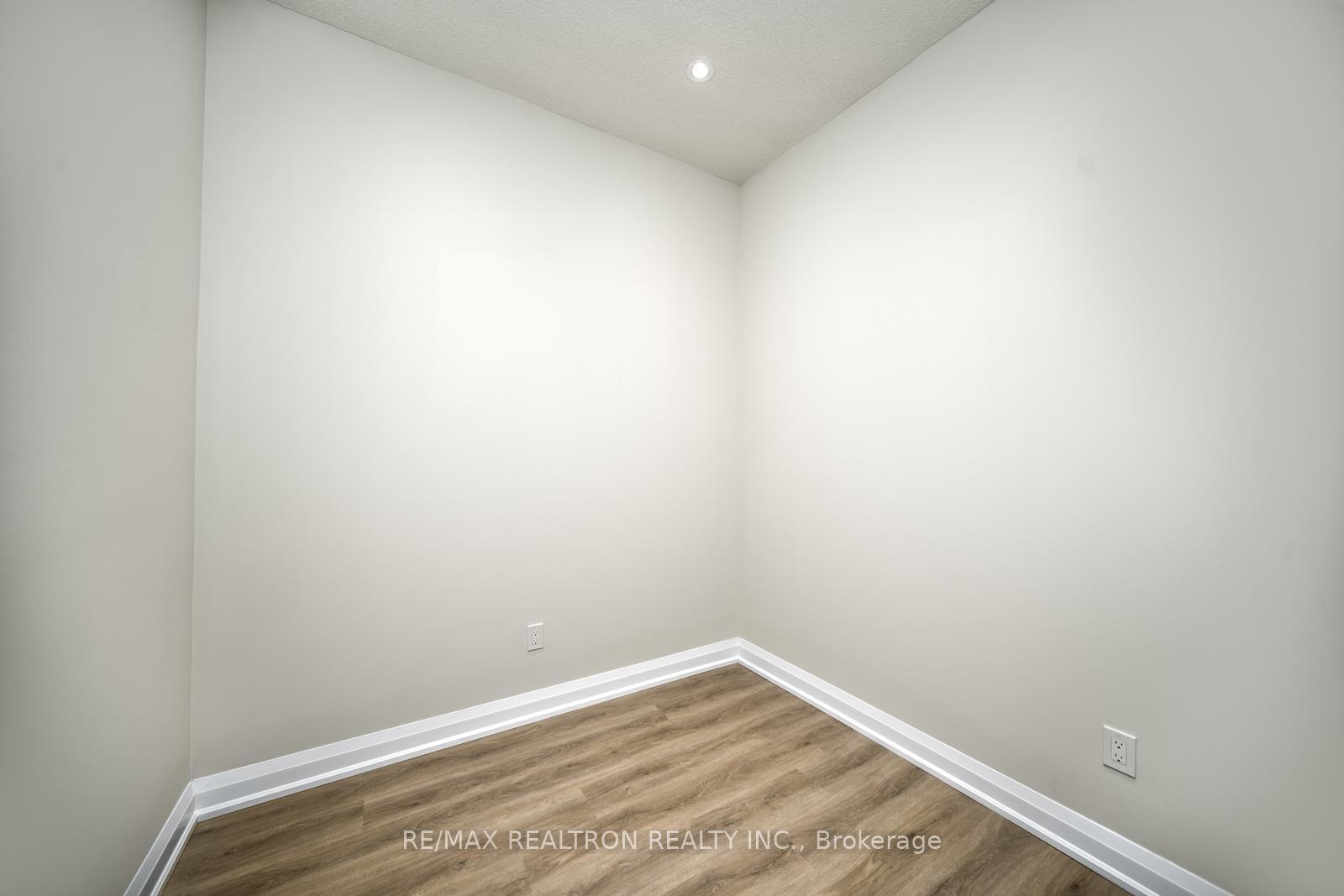 Photo 32 of Unit Ph811, 5917 Main Street, Whitchurch-Stouffville, Stouffville — HOMEH