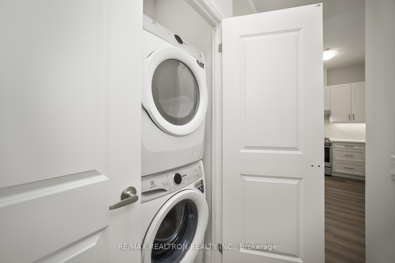Photo 35 of Unit Ph811, 5917 Main Street, Whitchurch-Stouffville, Stouffville — HOMEH