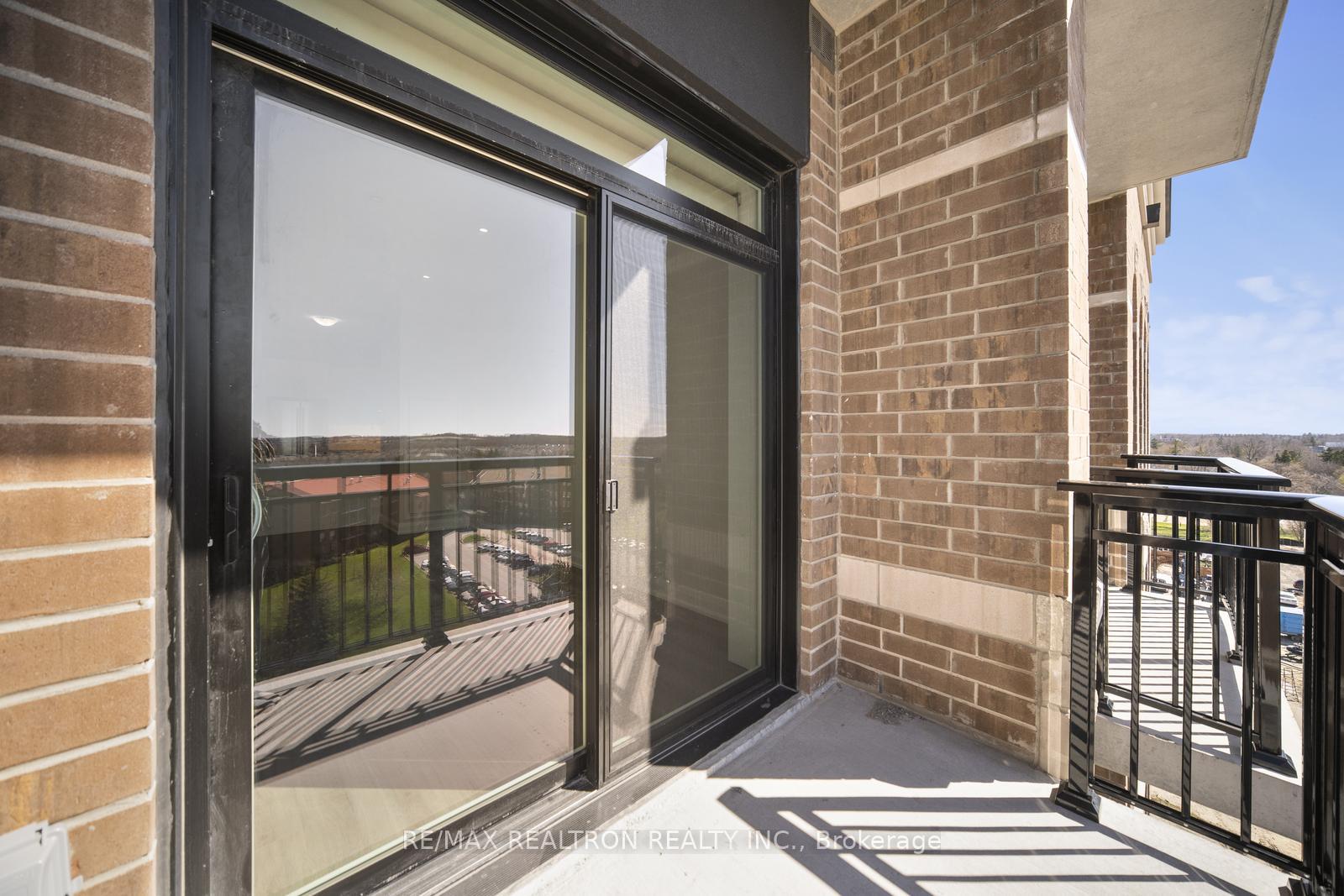 Photo 39 of Unit Ph811, 5917 Main Street, Whitchurch-Stouffville, Stouffville — HOMEH