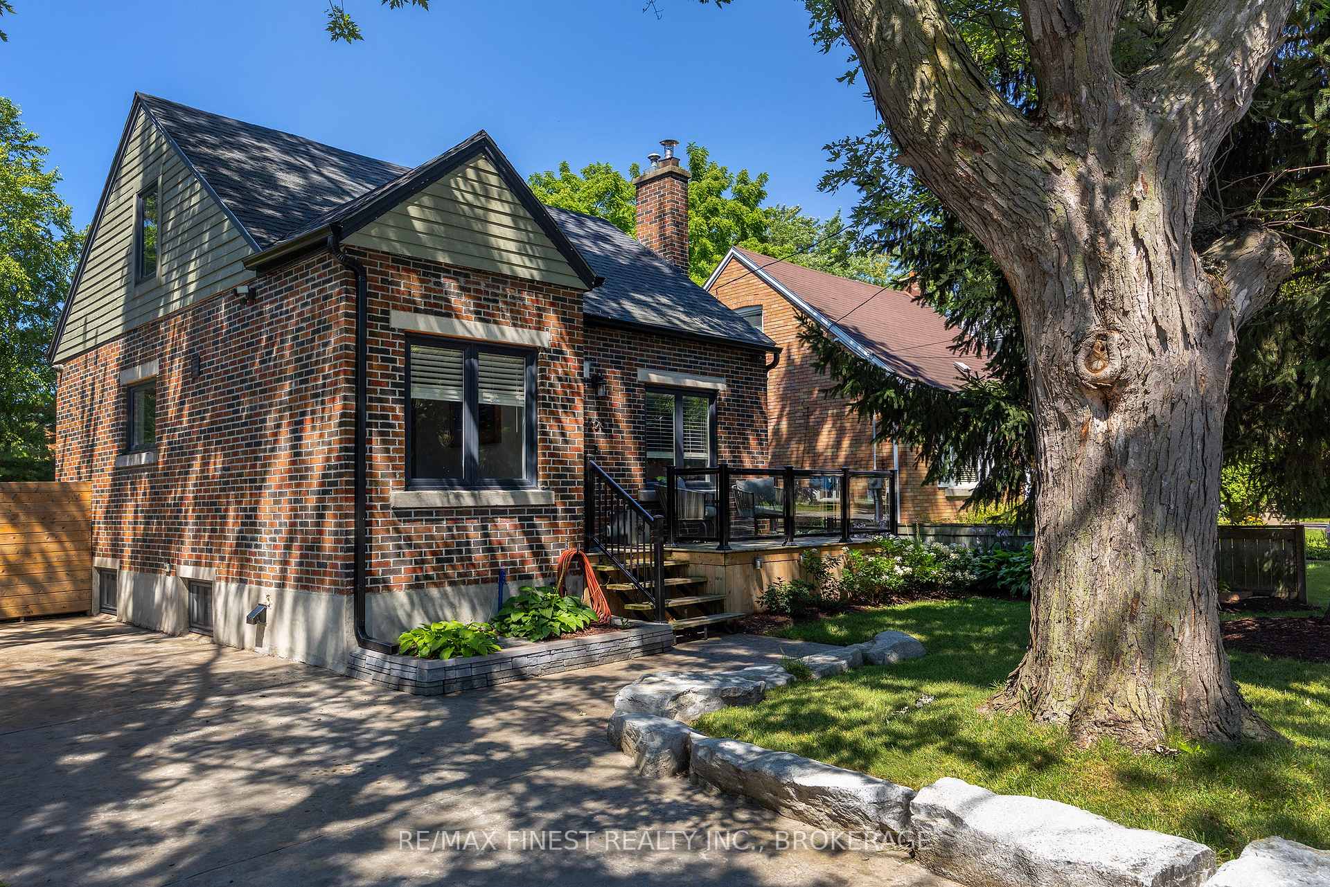 Photo of 258 College Street