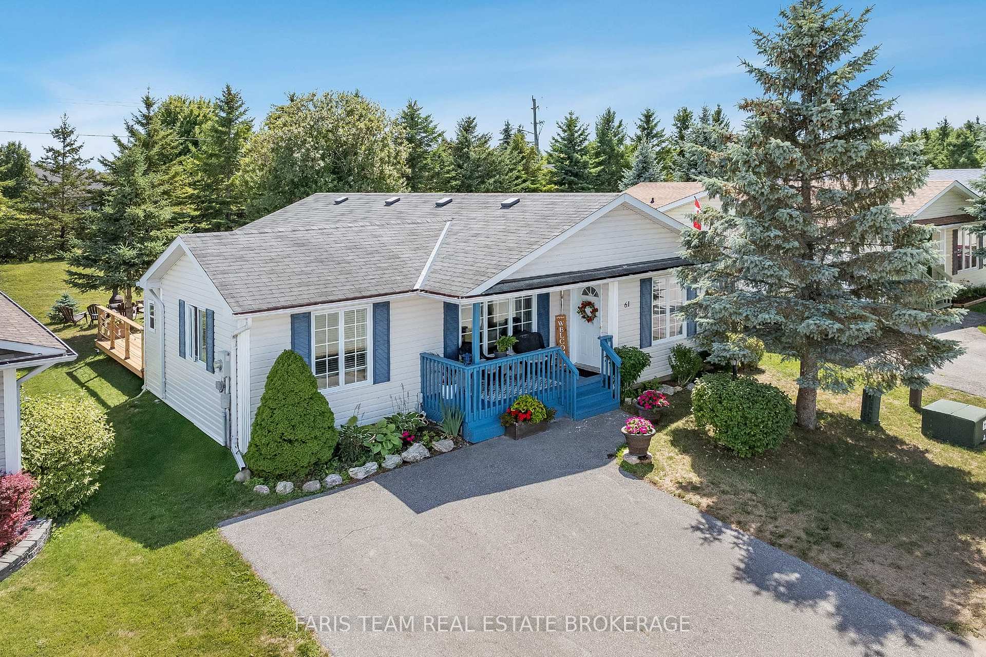 Photo 2 of 61 Pennsylvania Avenue, Wasaga Beach — HOMEH