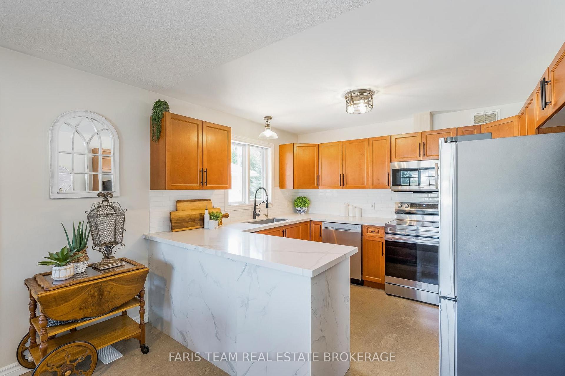 Photo 7 of 61 Pennsylvania Avenue, Wasaga Beach — HOMEH