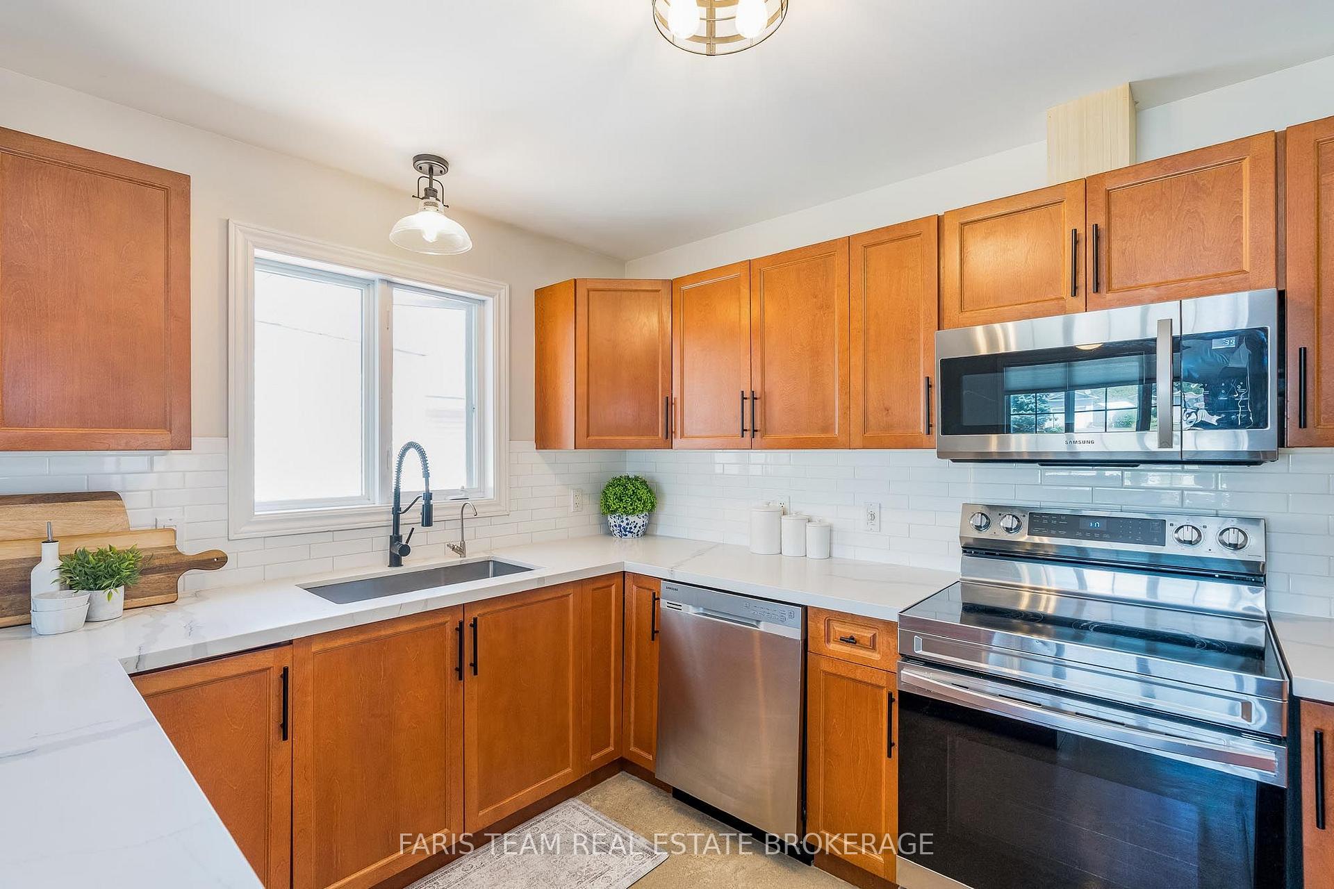 Photo 8 of 61 Pennsylvania Avenue, Wasaga Beach — HOMEH