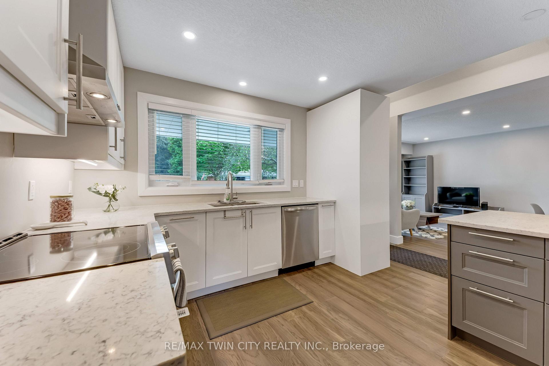Photo 10 of 106 Kenneth Avenue, Kitchener, Stanley Park — HOMEH