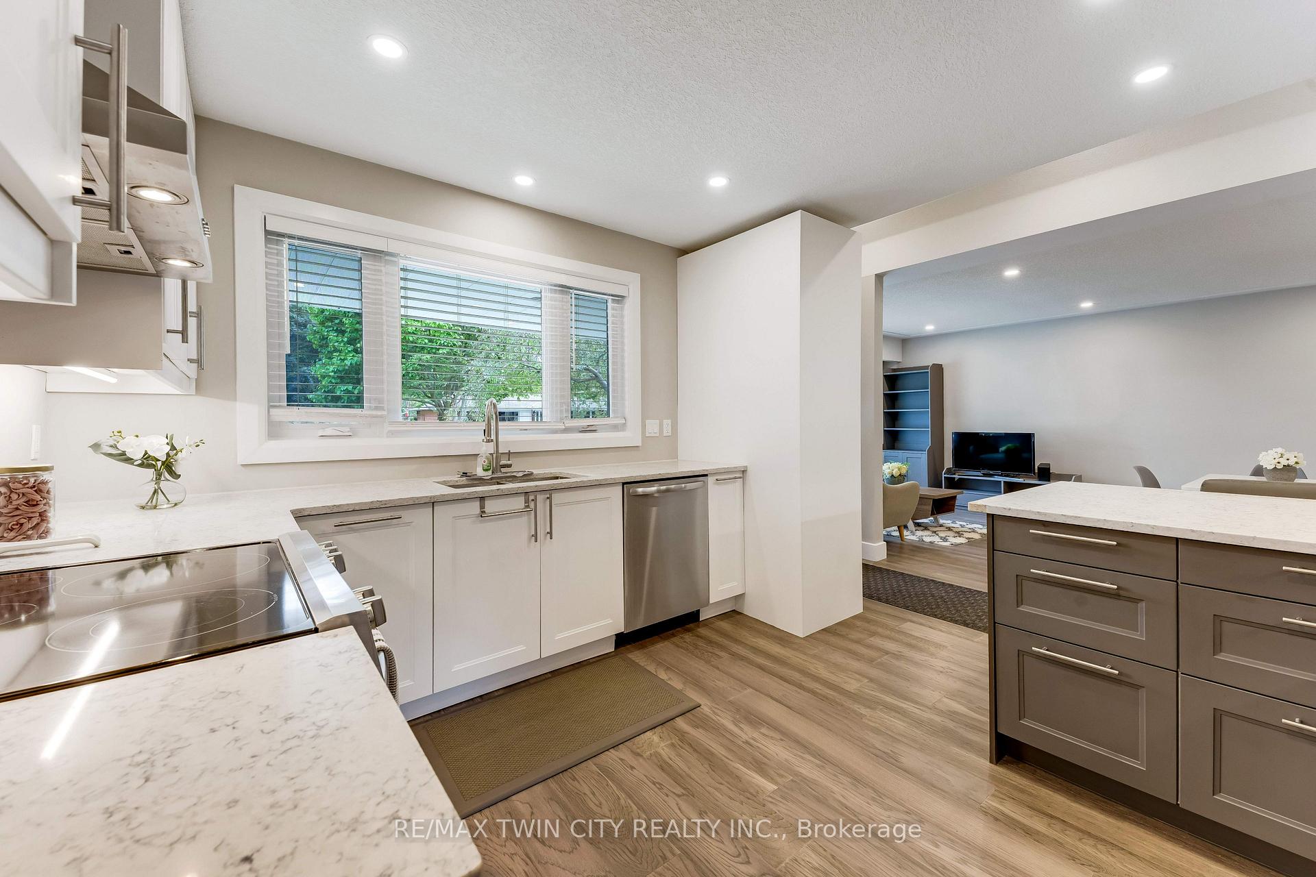 Photo 15 of 106 Kenneth Avenue, Kitchener, Stanley Park — HOMEH