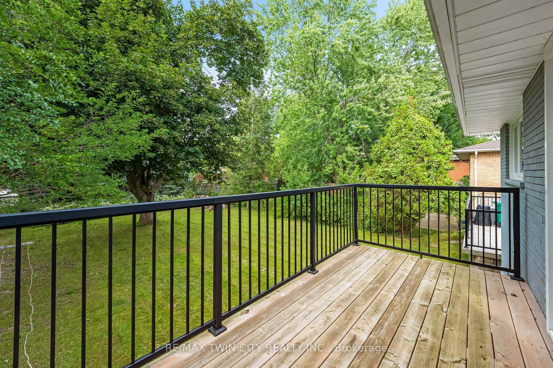 Photo 24 of 106 Kenneth Avenue, Kitchener, Stanley Park — HOMEH