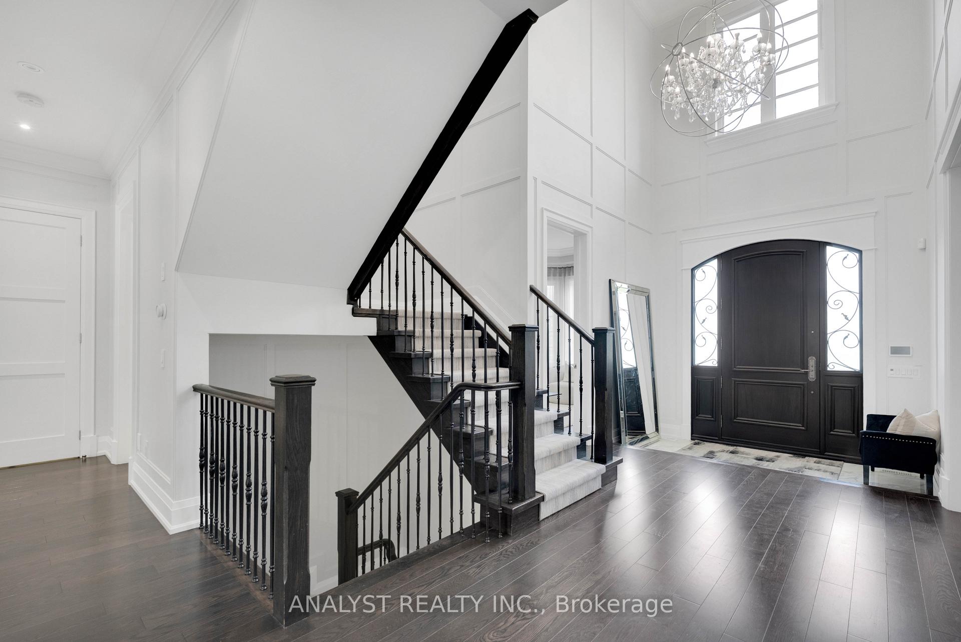 Photo 2 of 106 Donhill Crescent, Vaughan, Kleinburg — HOMEH