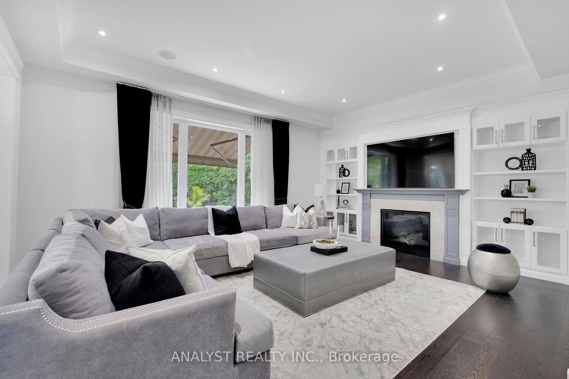 Photo 4 of 106 Donhill Crescent, Vaughan, Kleinburg — HOMEH