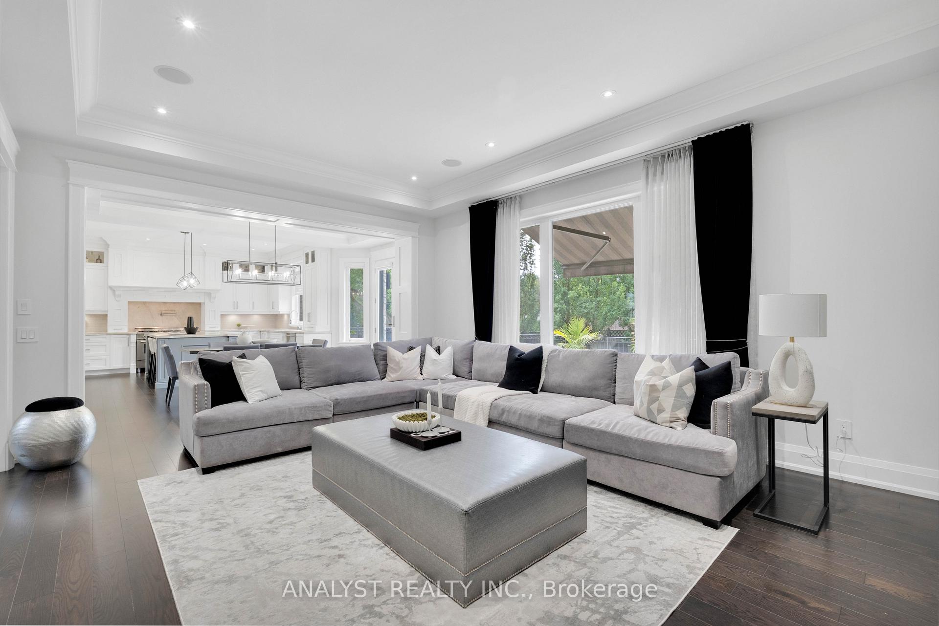 Photo 5 of 106 Donhill Crescent, Vaughan, Kleinburg — HOMEH