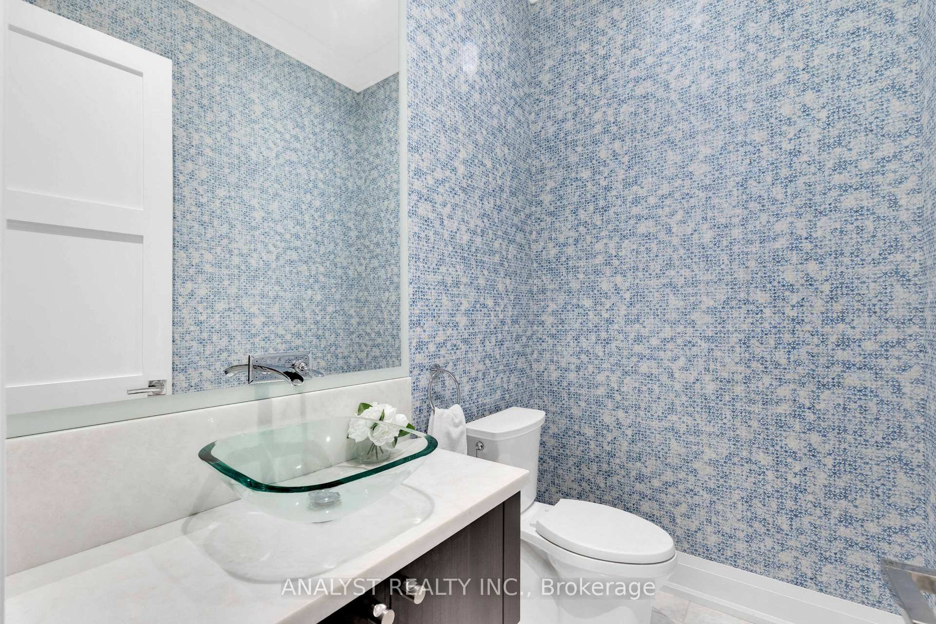 Photo 16 of 106 Donhill Crescent, Vaughan, Kleinburg — HOMEH