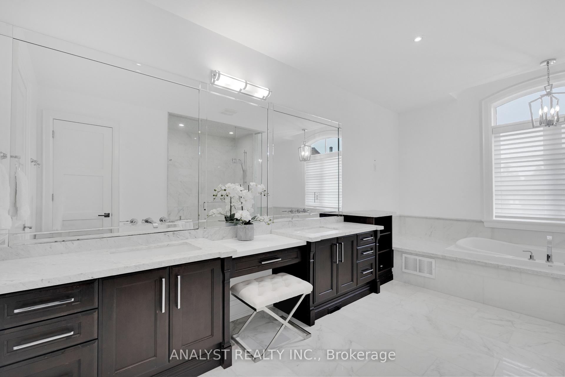 Photo 23 of 106 Donhill Crescent, Vaughan, Kleinburg — HOMEH
