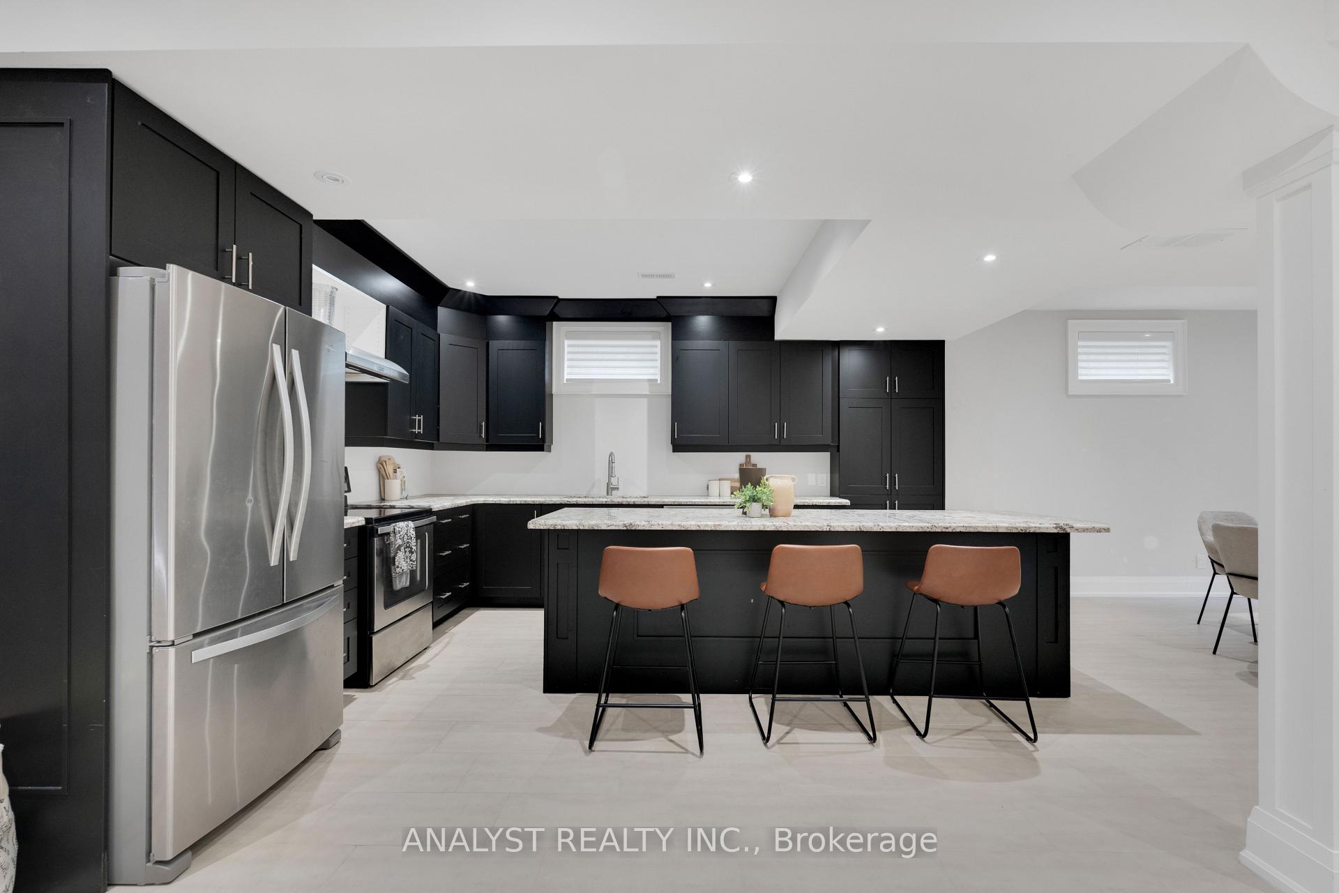 Photo 32 of 106 Donhill Crescent, Vaughan, Kleinburg — HOMEH