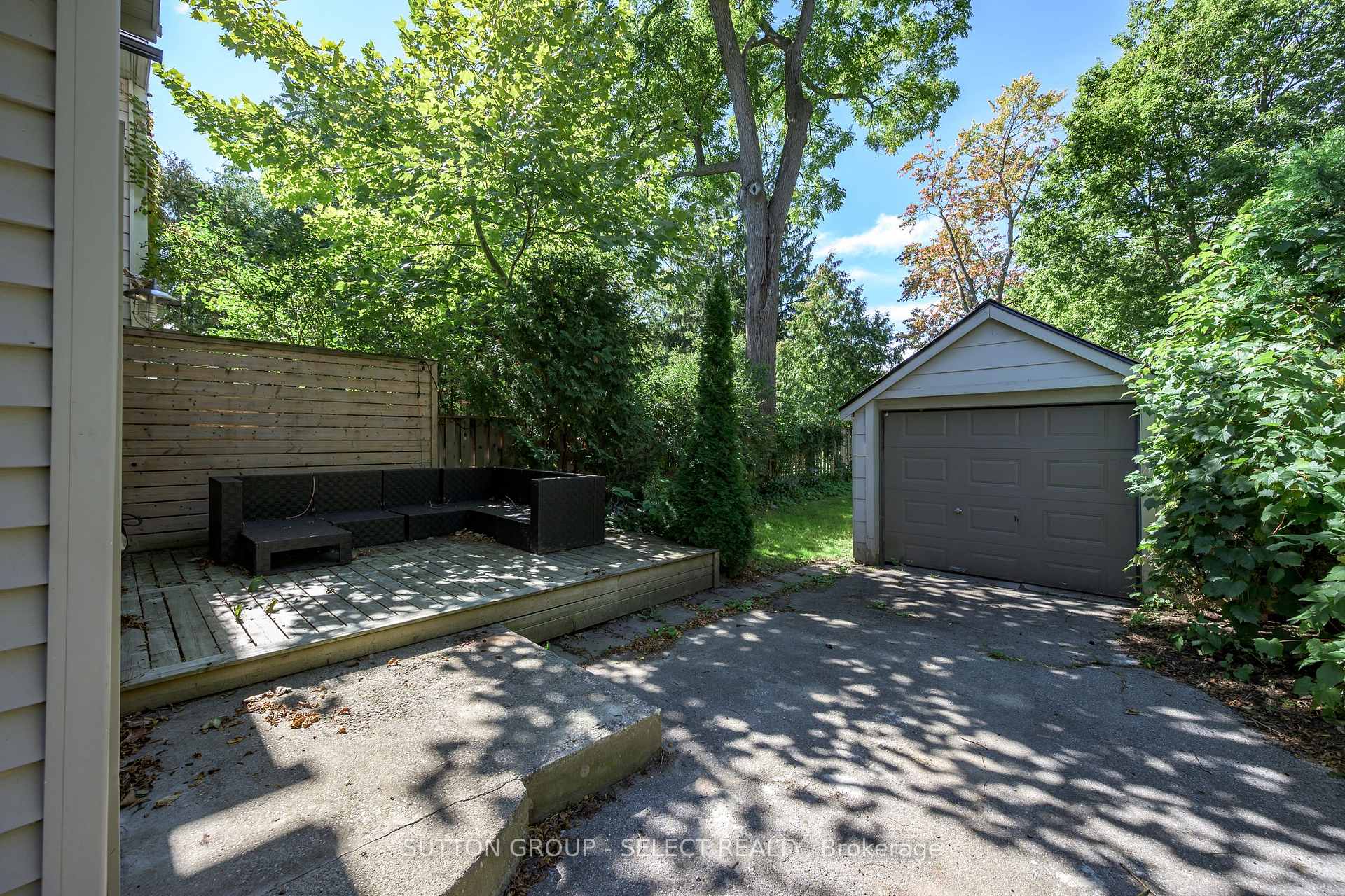 Photo 2 of 943 Colborne Street, London, East B — HOMEH