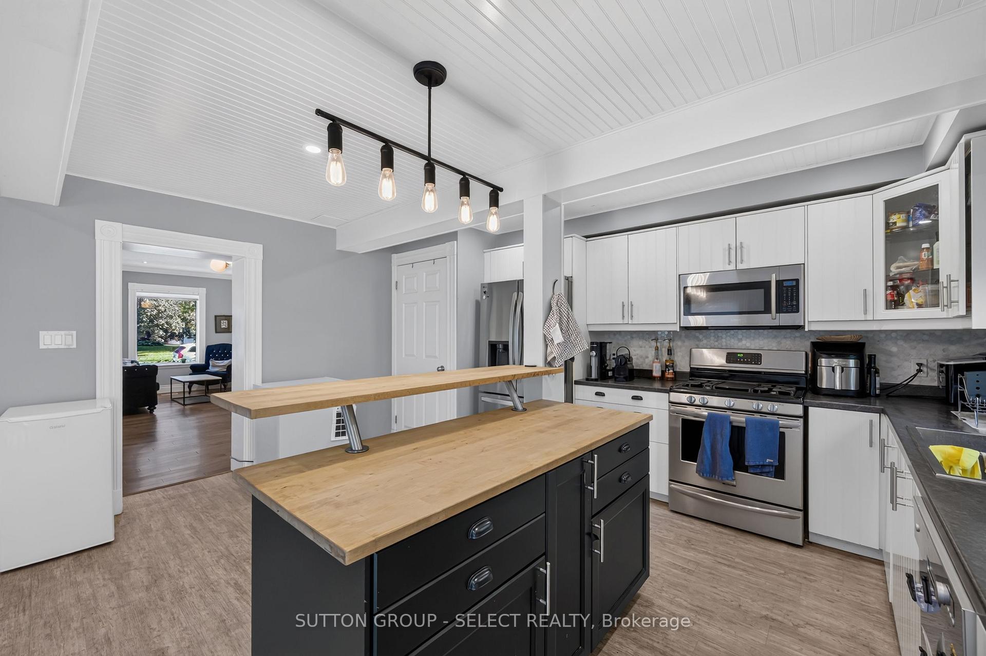 Photo 8 of 943 Colborne Street, London, East B — HOMEH
