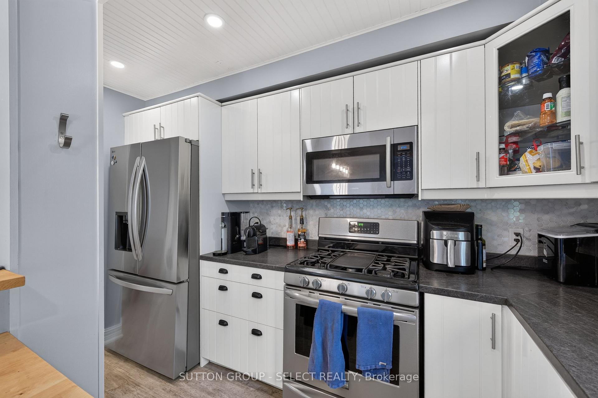 Photo 10 of 943 Colborne Street, London, East B — HOMEH