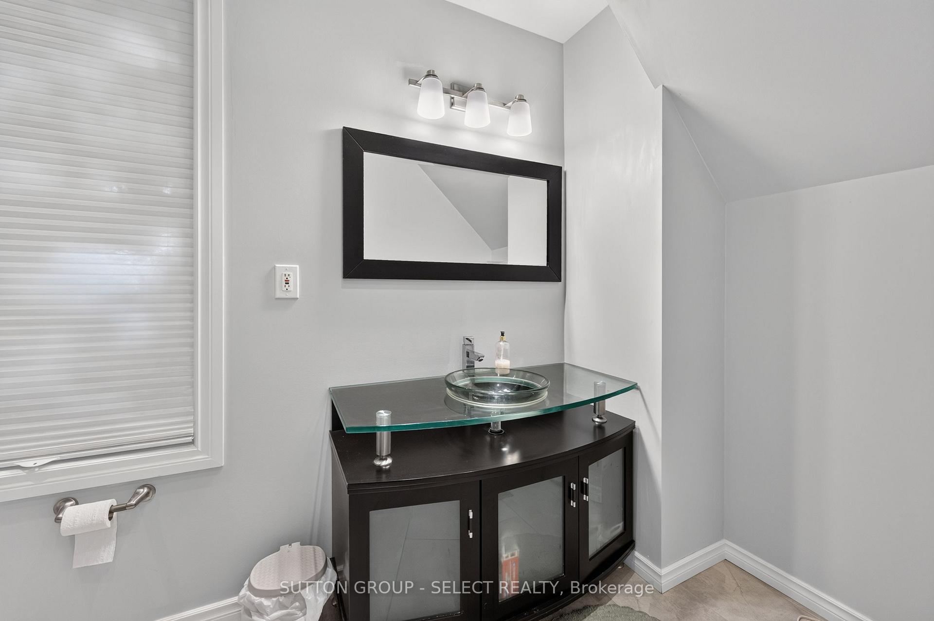 Photo 16 of 943 Colborne Street, London, East B — HOMEH
