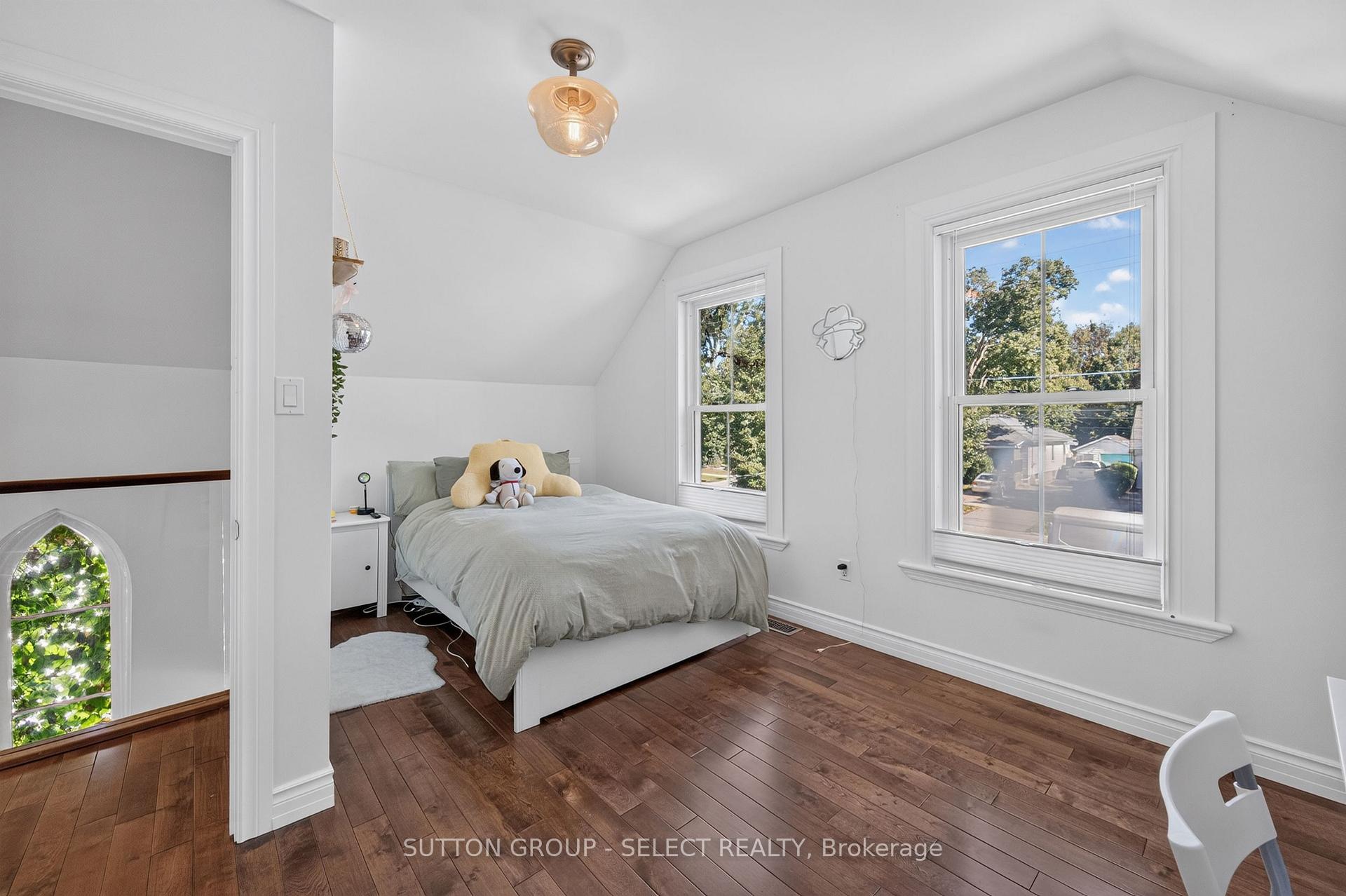 Photo 18 of 943 Colborne Street, London, East B — HOMEH