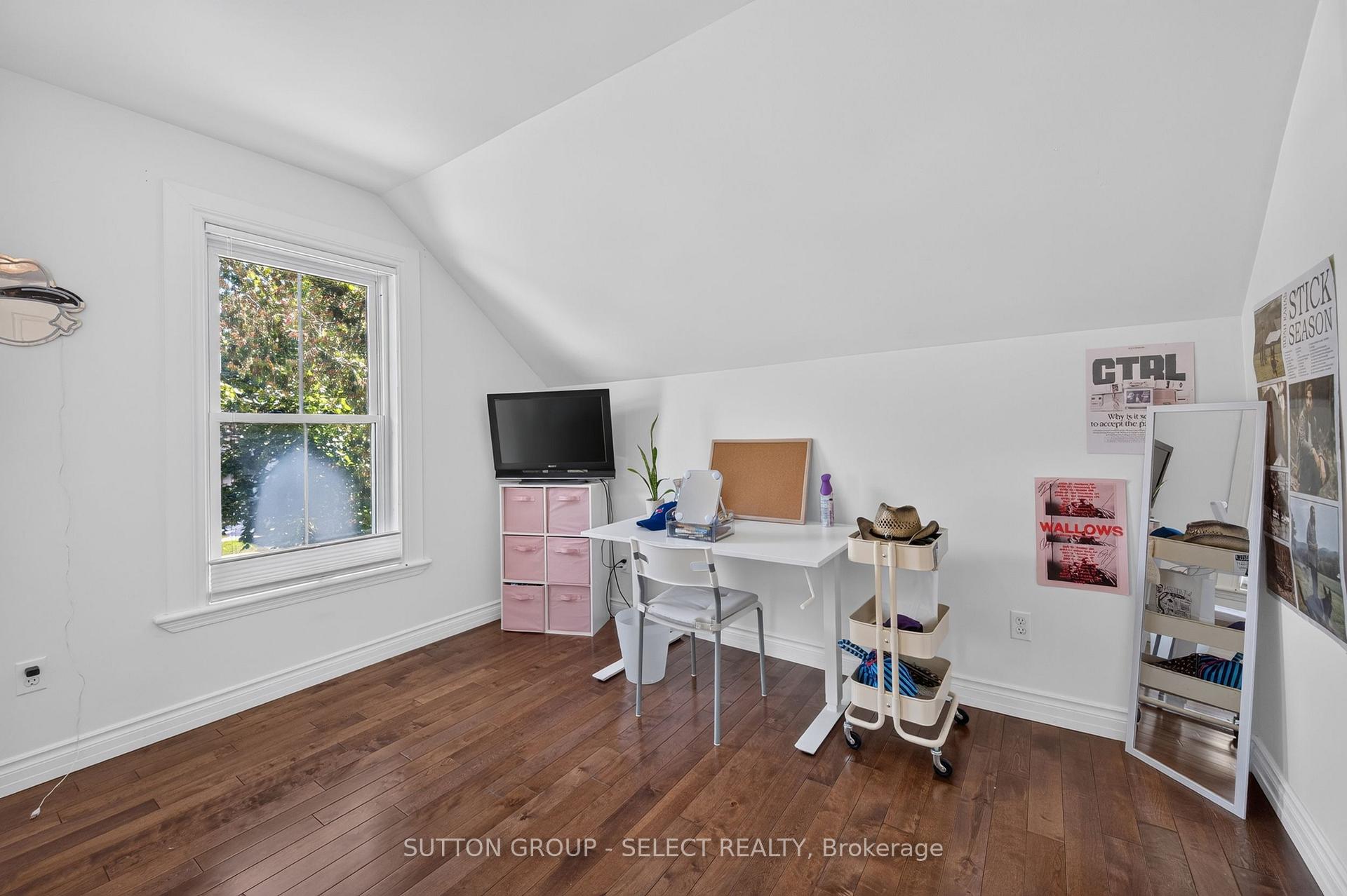 Photo 19 of 943 Colborne Street, London, East B — HOMEH