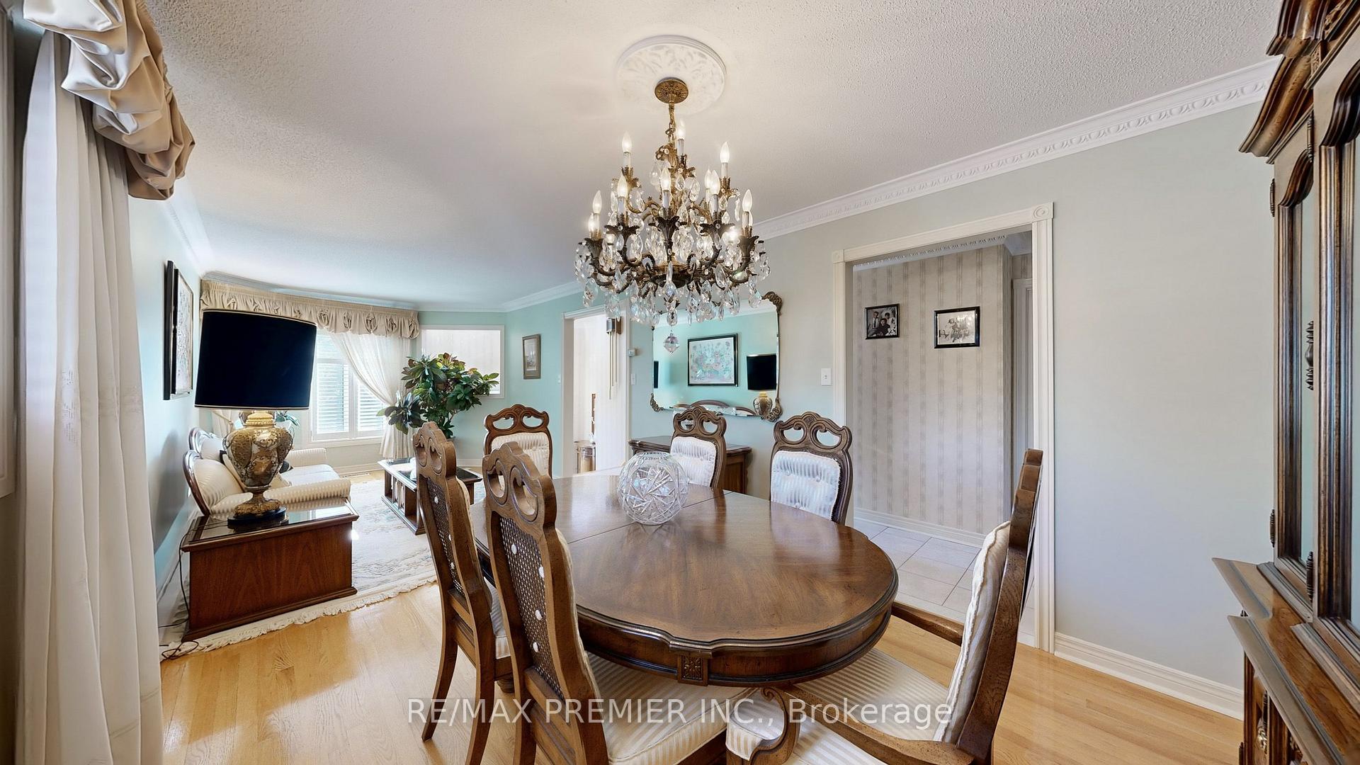 Photo 6 of 32 Veneto Drive, Vaughan, Vaughan Grove — HOMEH