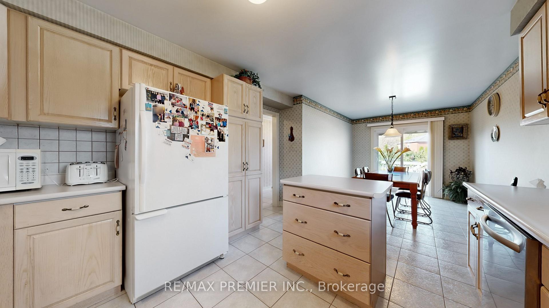 Photo 11 of 32 Veneto Drive, Vaughan, Vaughan Grove — HOMEH