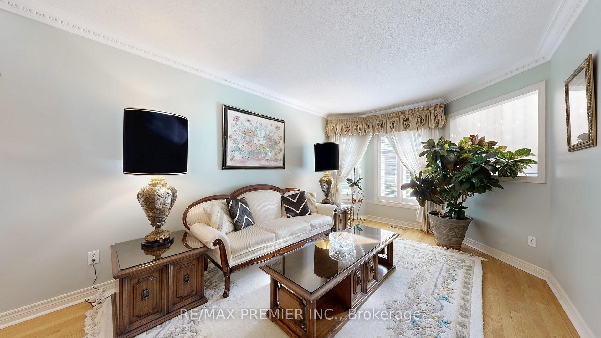 Photo 12 of 32 Veneto Drive, Vaughan, Vaughan Grove — HOMEH