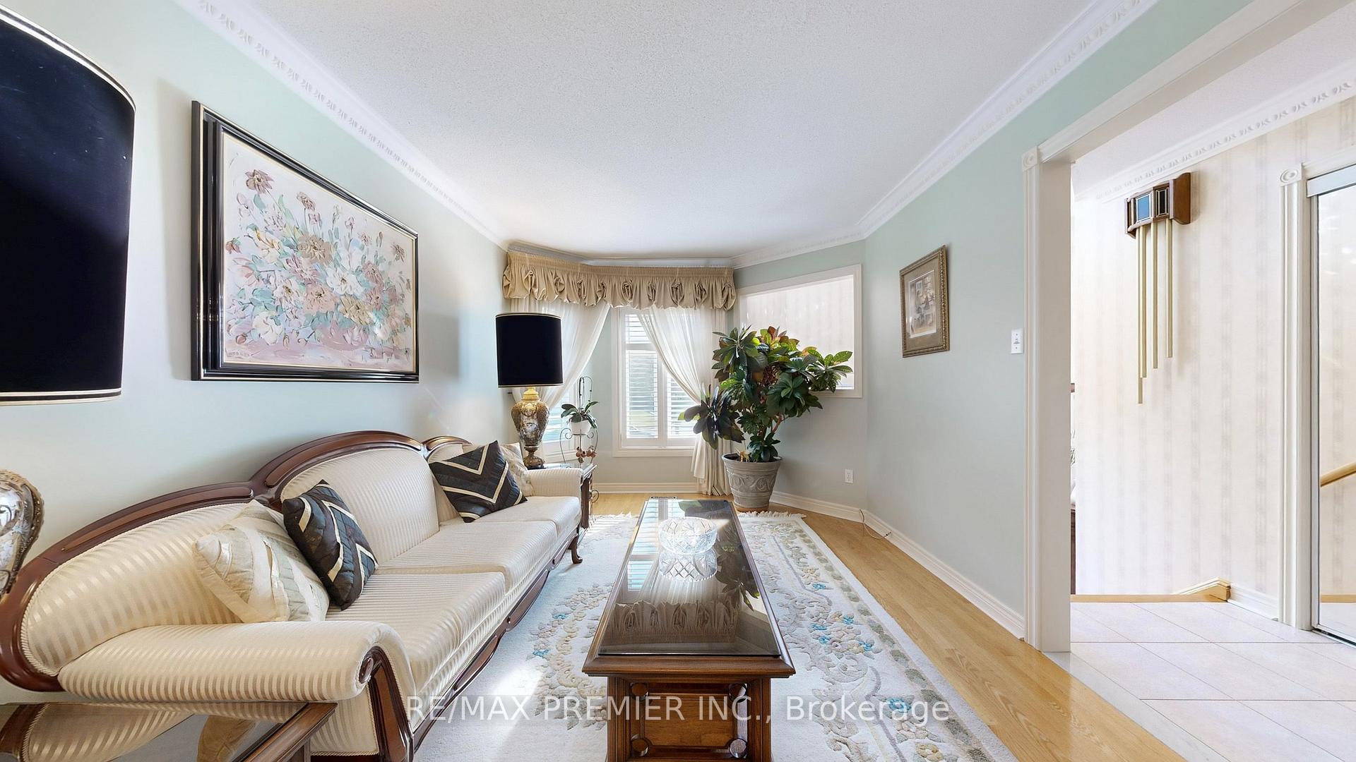 Photo 13 of 32 Veneto Drive, Vaughan, Vaughan Grove — HOMEH