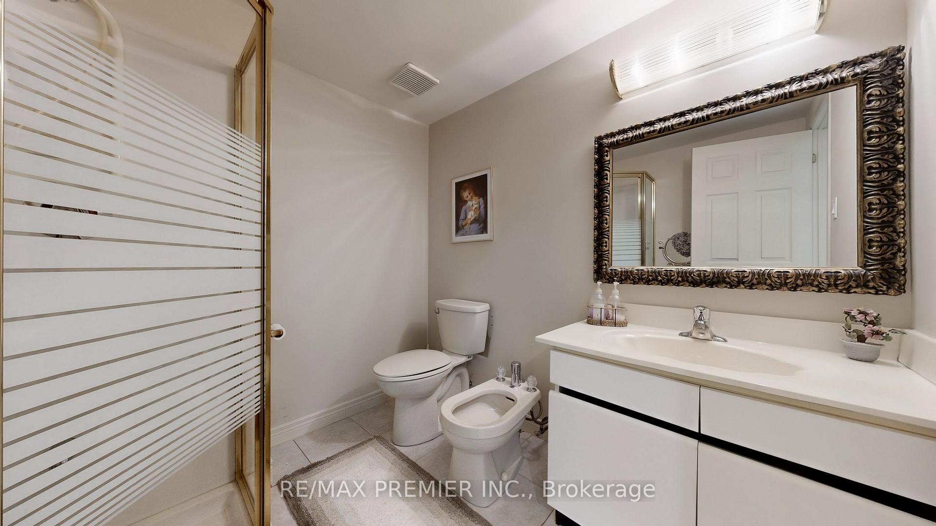 Photo 18 of 32 Veneto Drive, Vaughan, Vaughan Grove — HOMEH