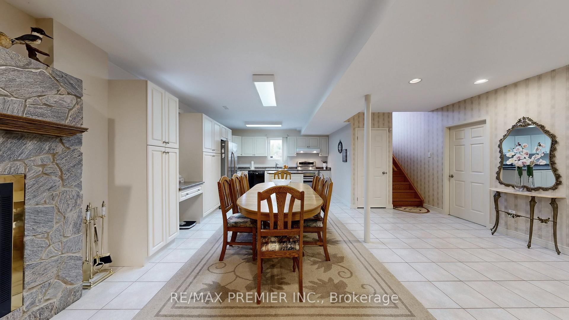 Photo 19 of 32 Veneto Drive, Vaughan, Vaughan Grove — HOMEH
