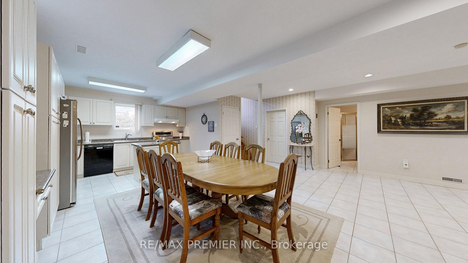 Photo 20 of 32 Veneto Drive, Vaughan, Vaughan Grove — HOMEH