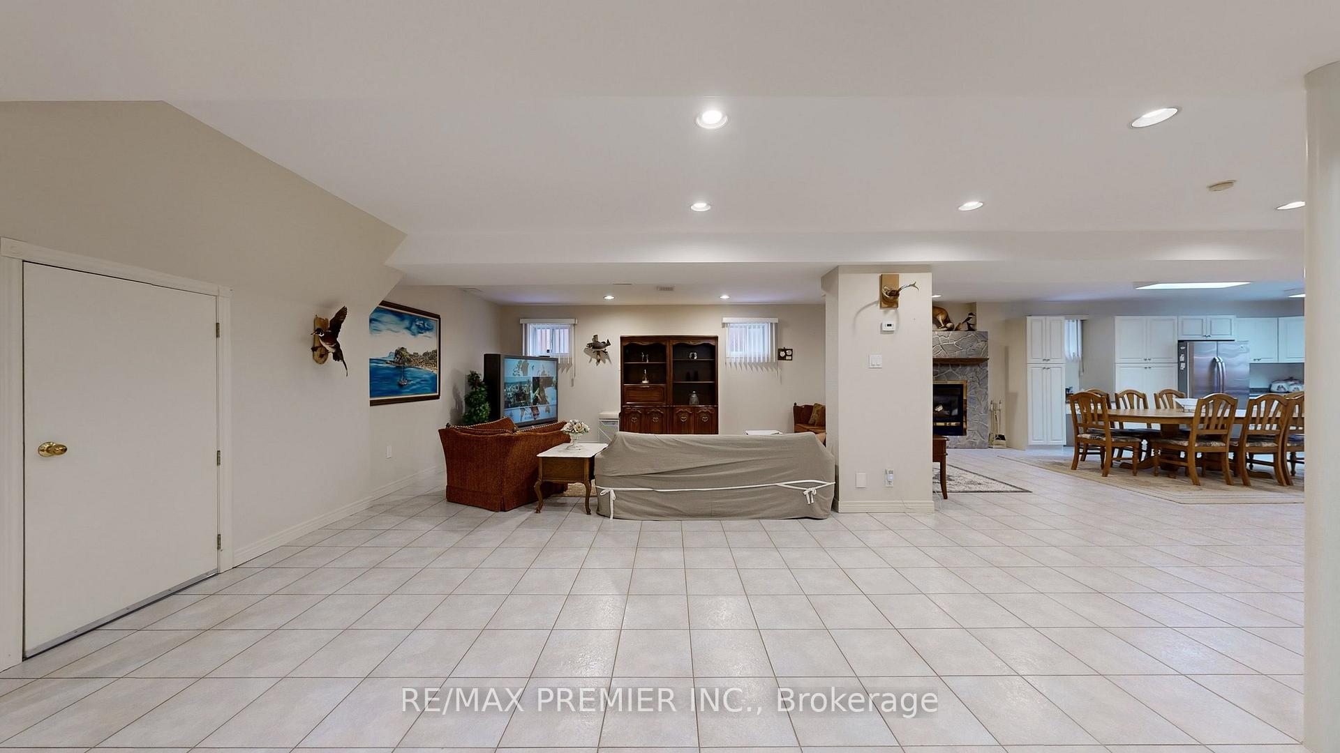 Photo 21 of 32 Veneto Drive, Vaughan, Vaughan Grove — HOMEH