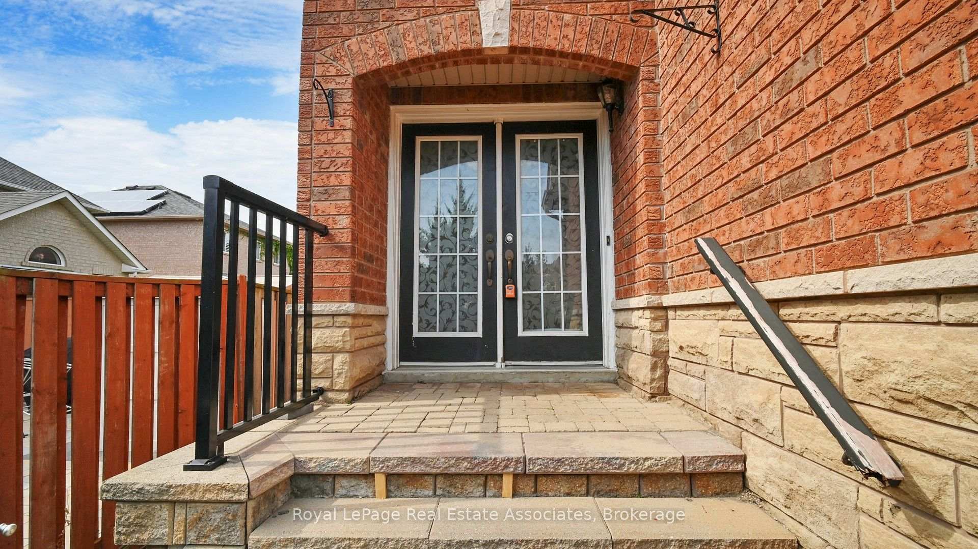 Photo 3 of Unit Upper, 3285 Apricot Street, Mississauga, Lisgar — HOMEH