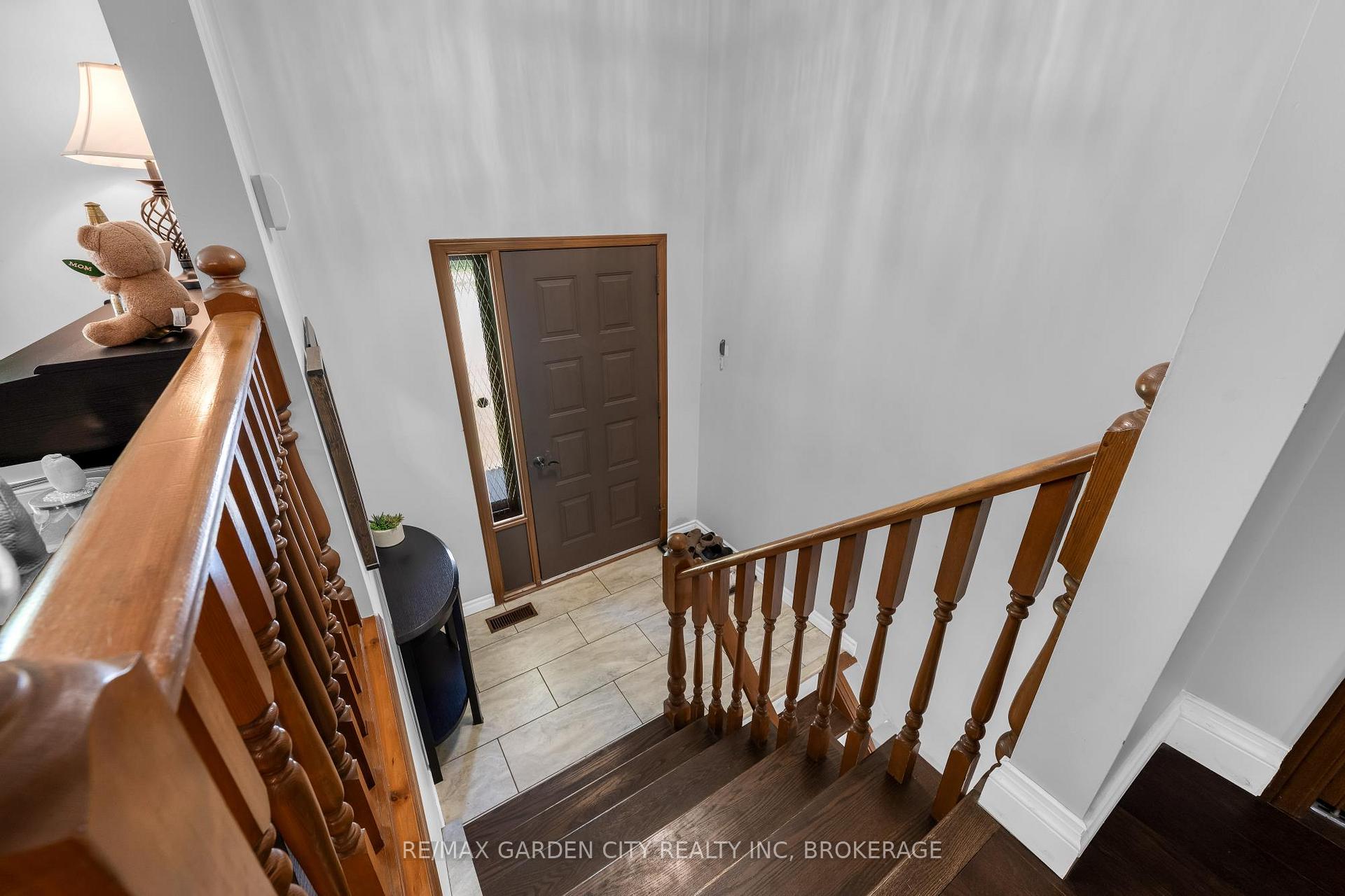Photo 18 of 54 Crestcombe Road, St. Catharines, Ridley — HOMEH