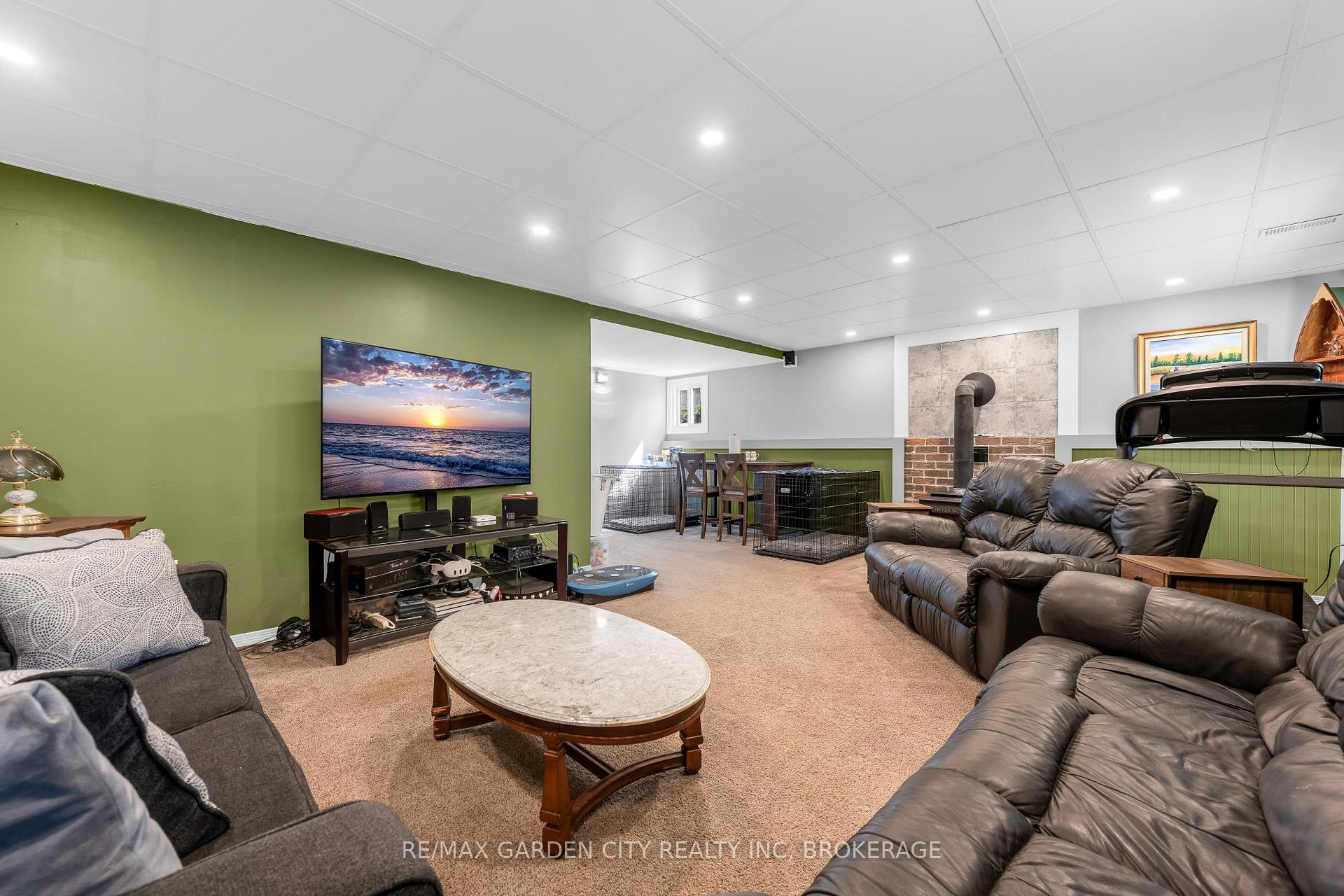 Photo 19 of 54 Crestcombe Road, St. Catharines, Ridley — HOMEH
