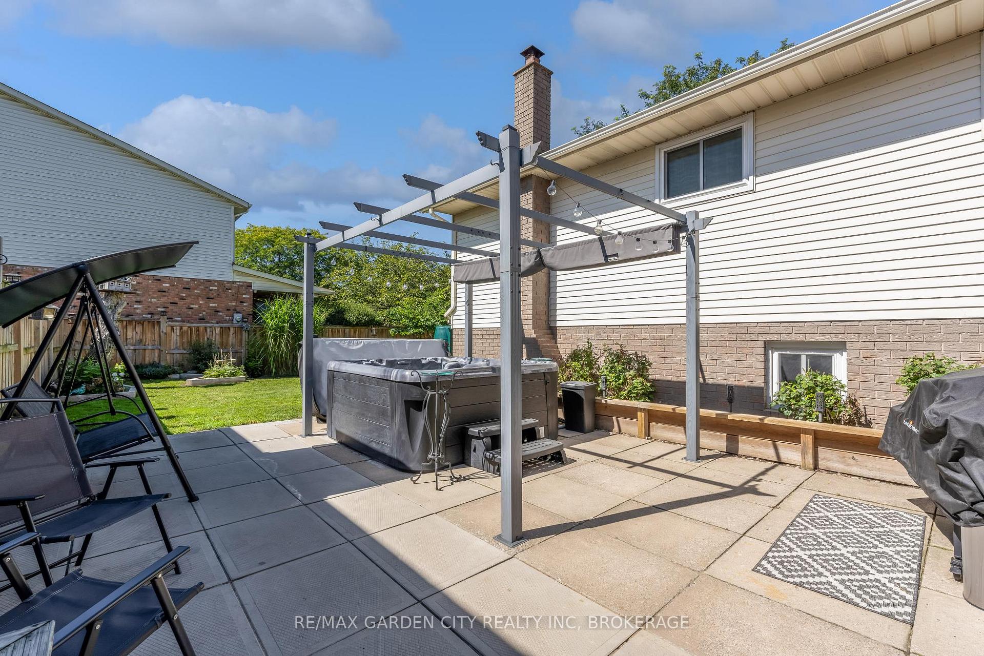 Photo 24 of 54 Crestcombe Road, St. Catharines, Ridley — HOMEH