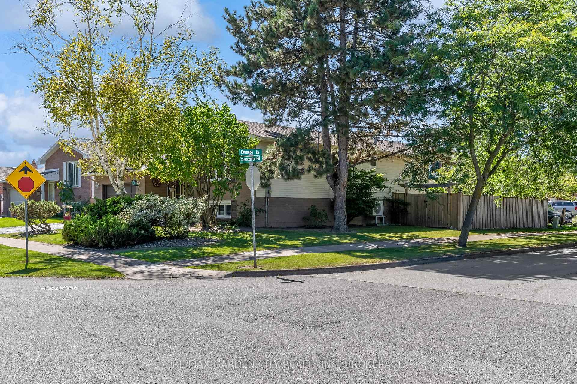 Photo 27 of 54 Crestcombe Road, St. Catharines, Ridley — HOMEH