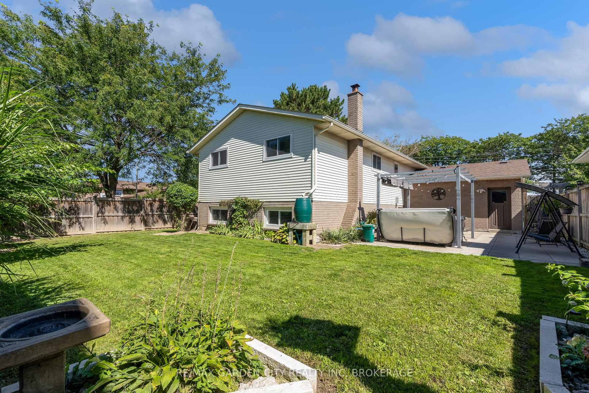 Photo 28 of 54 Crestcombe Road, St. Catharines, Ridley — HOMEH
