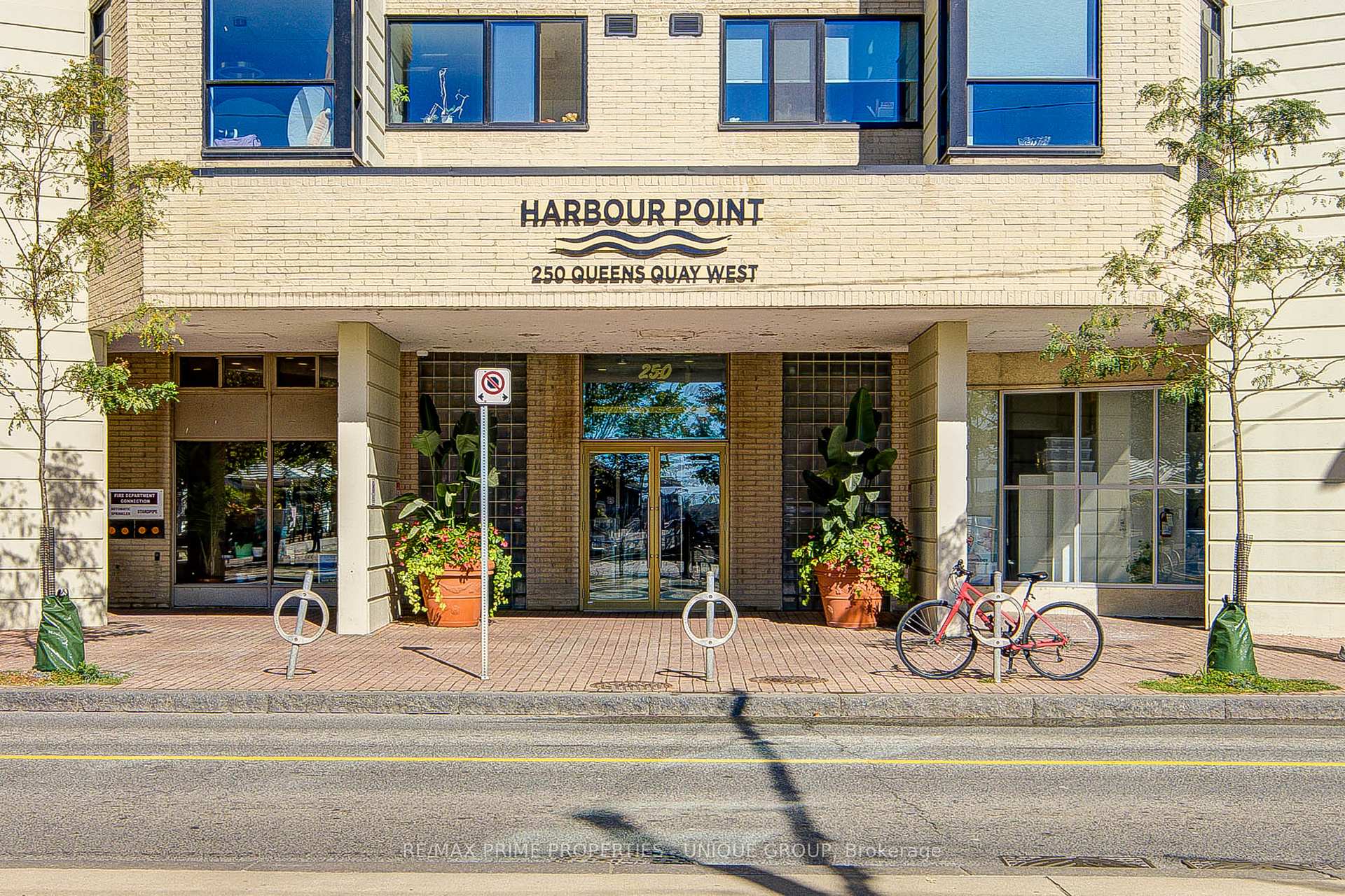 Photo 3 of Unit 301, 250 Queens Quay W, Toronto, Waterfront Communities — HOMEH
