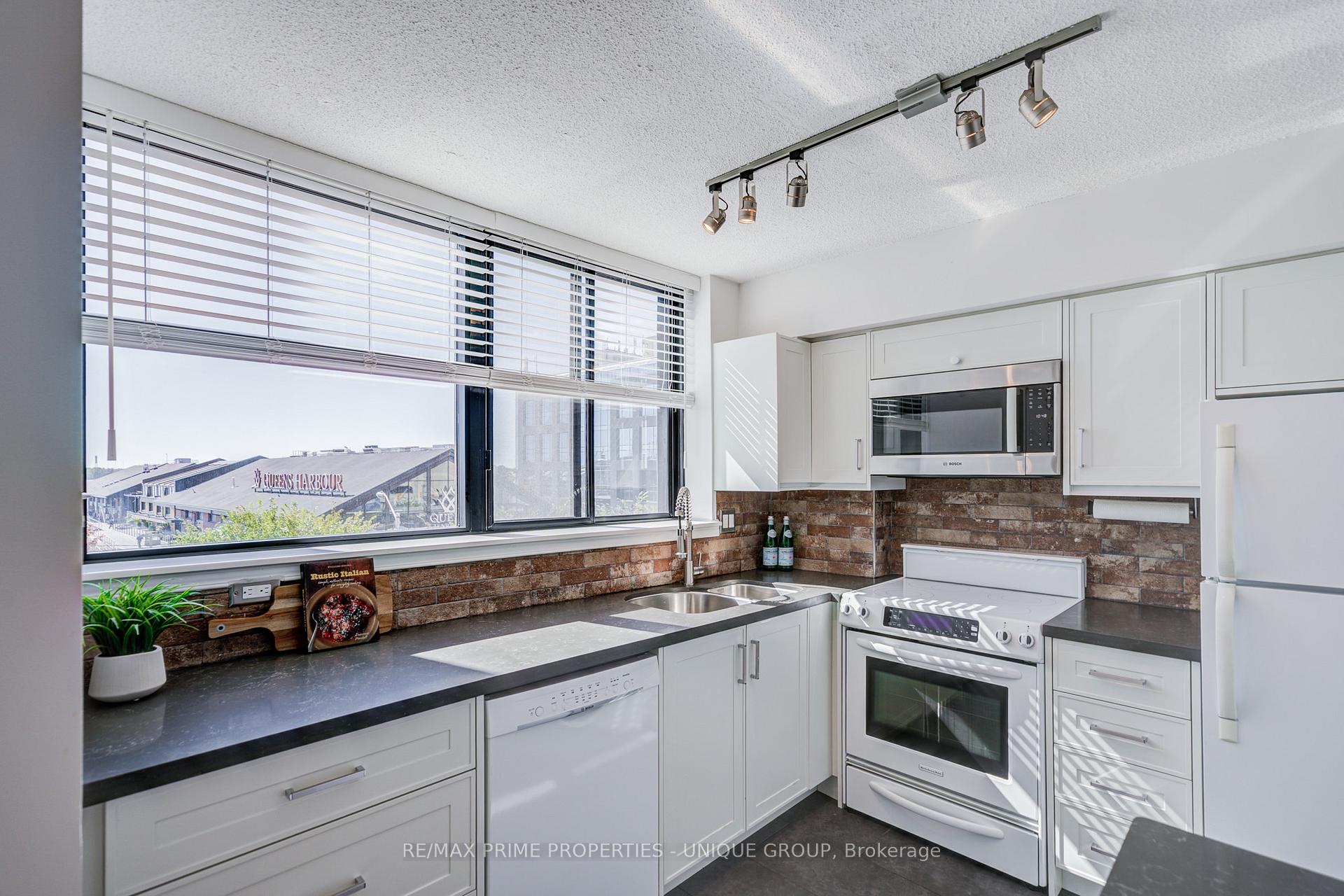 Photo 19 of Unit 301, 250 Queens Quay W, Toronto, Waterfront Communities — HOMEH