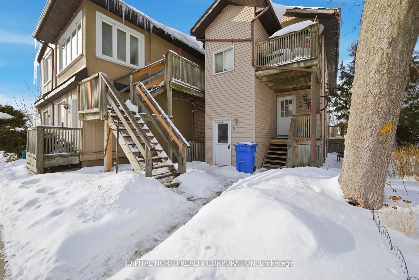 Photo 3 of Unit 2, 104 Wellington Street E, Aurora, Aurora Village — HOMEH